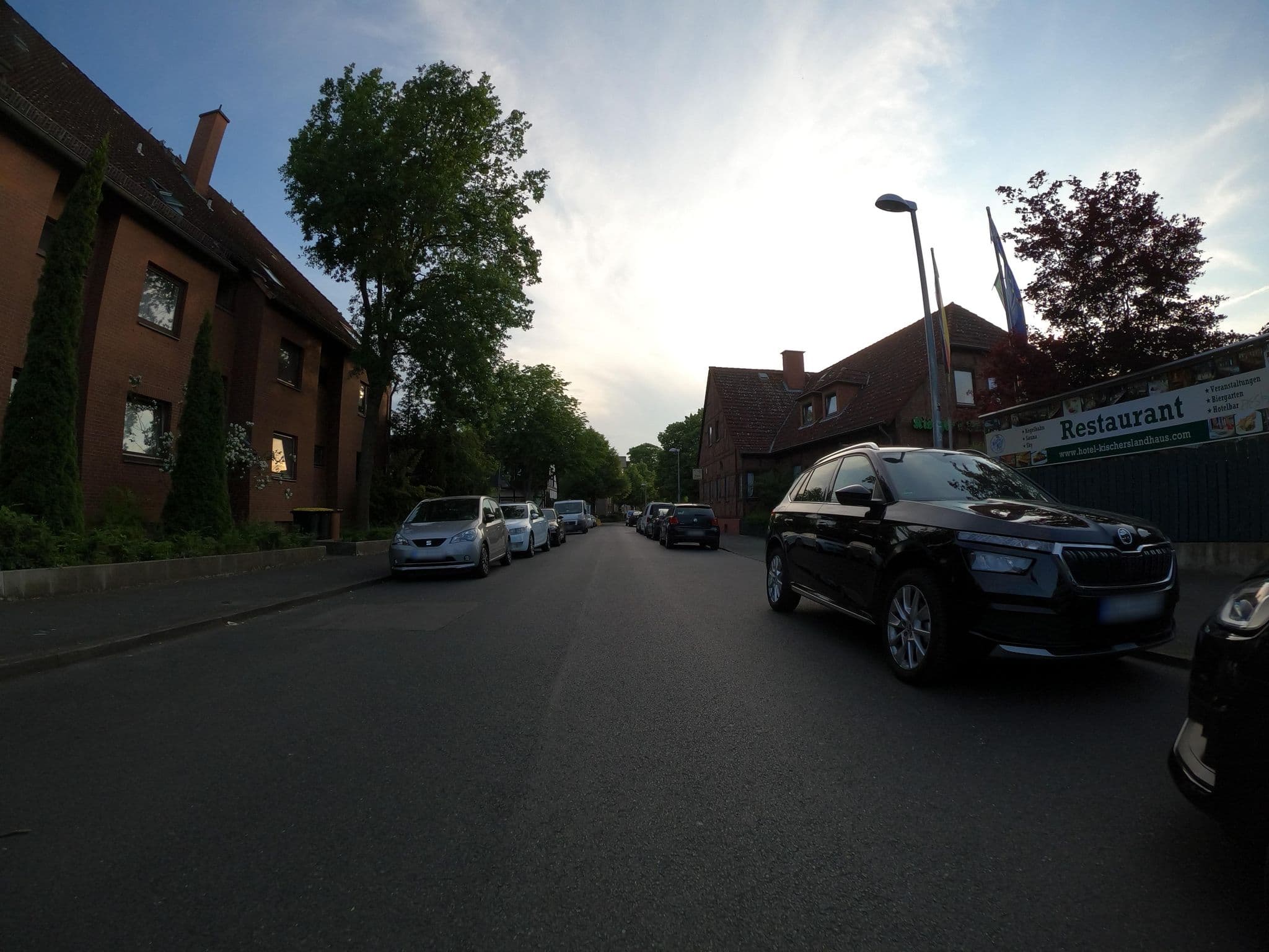 Street view near Kischers Landhaus, Badenstedt — © Langfahrer (CC BY-SA · Mapillary)