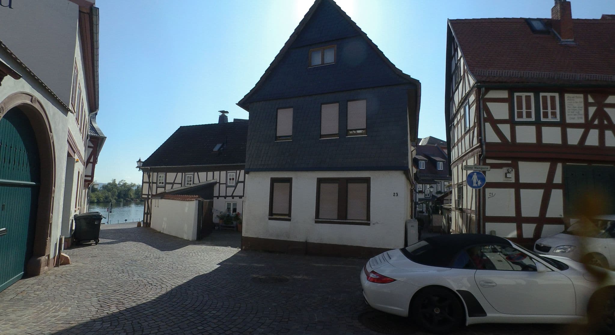 Street view near Hotel Mainchateau, Seligenstadt — © schulf (CC BY-SA · Mapillary)
