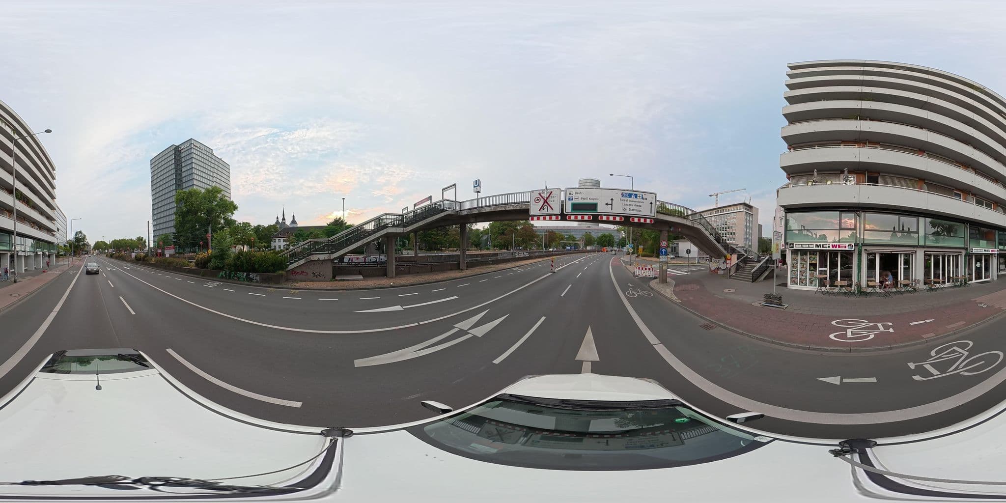 Street view near Hotel Ilbertz, Deutz — © osmplus_org (CC BY-SA · Mapillary)