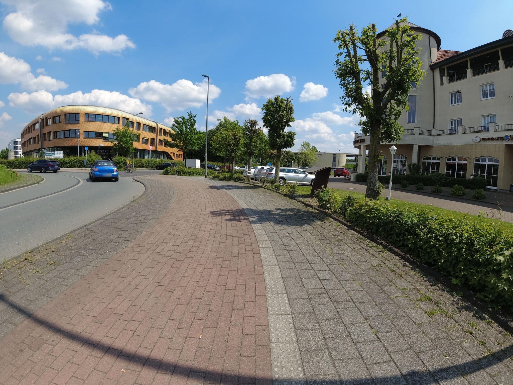 Street view near Landhaus Milser, Rheinhausen — © ralrei (CC BY-SA · Mapillary)
