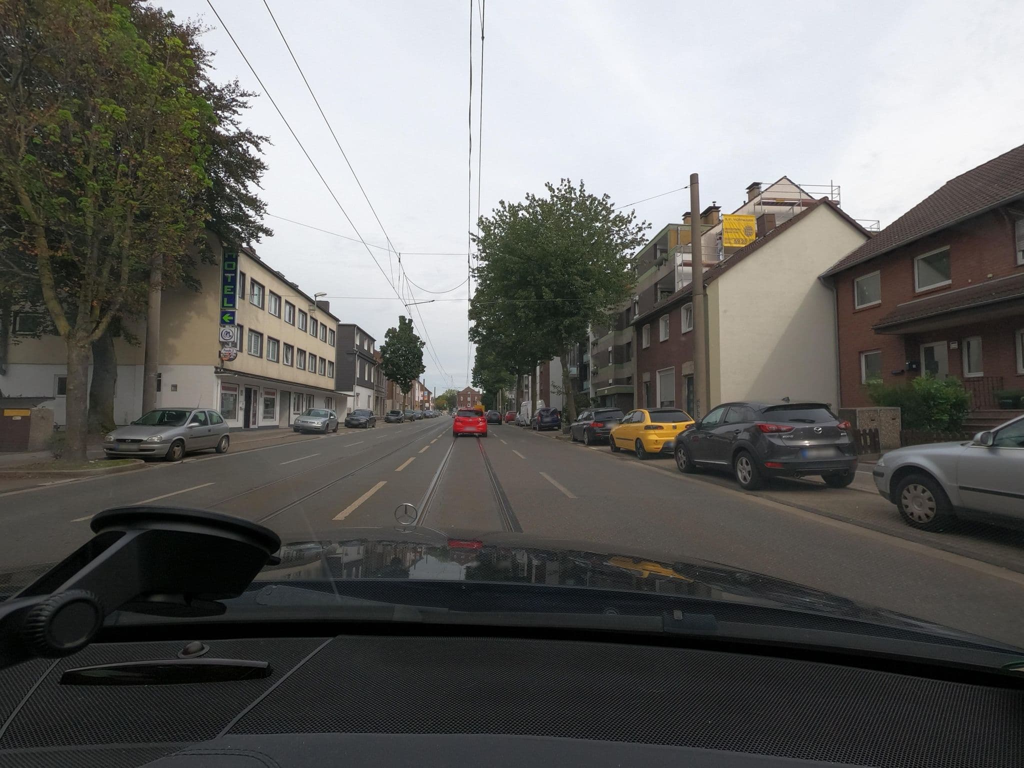 Street view near Hotel U., Mülheim — © saschahaberkorn (CC BY-SA · Mapillary)