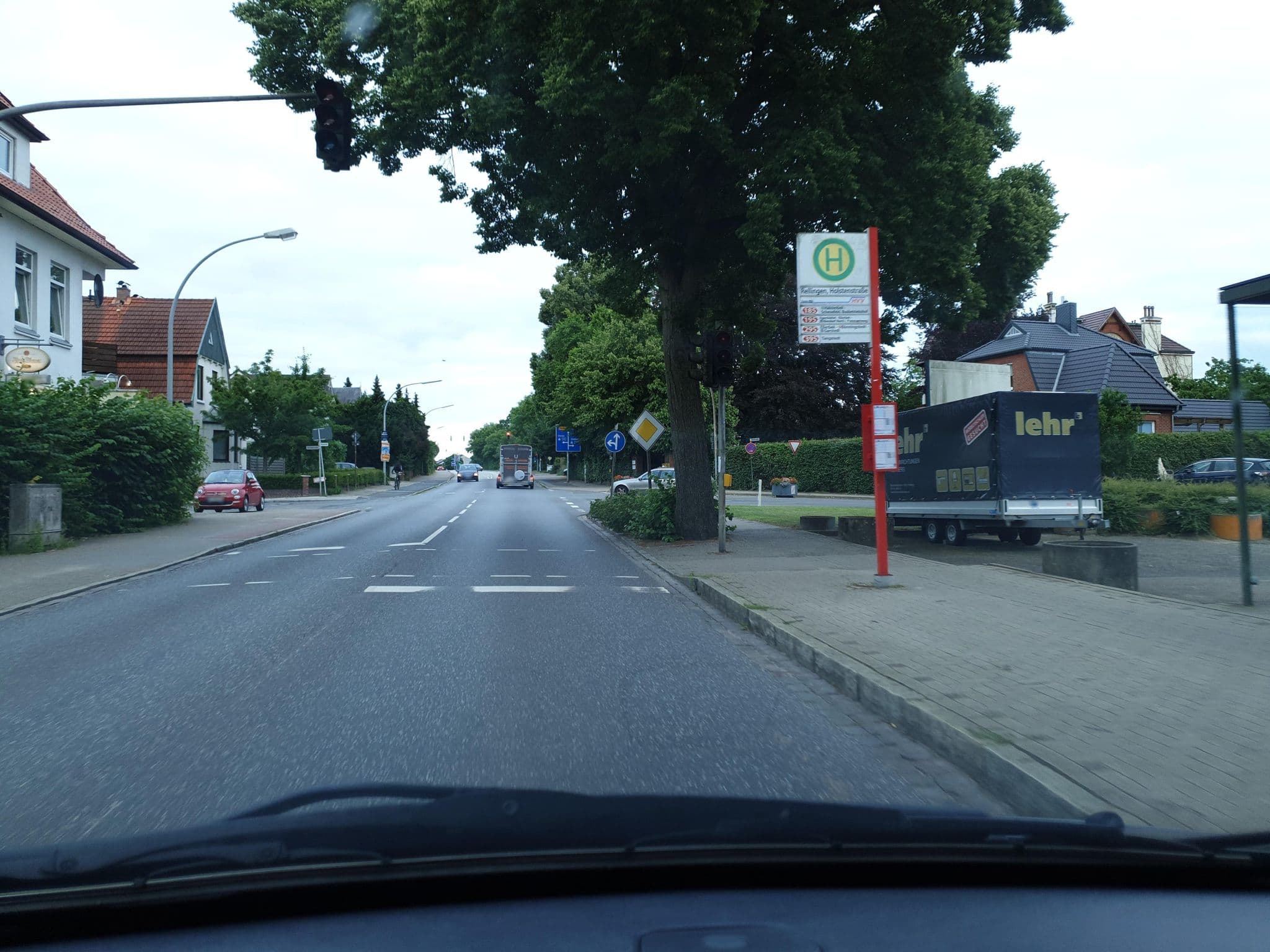 Street view near Akropolis, Rellingen — © etlam (CC BY-SA · Mapillary)