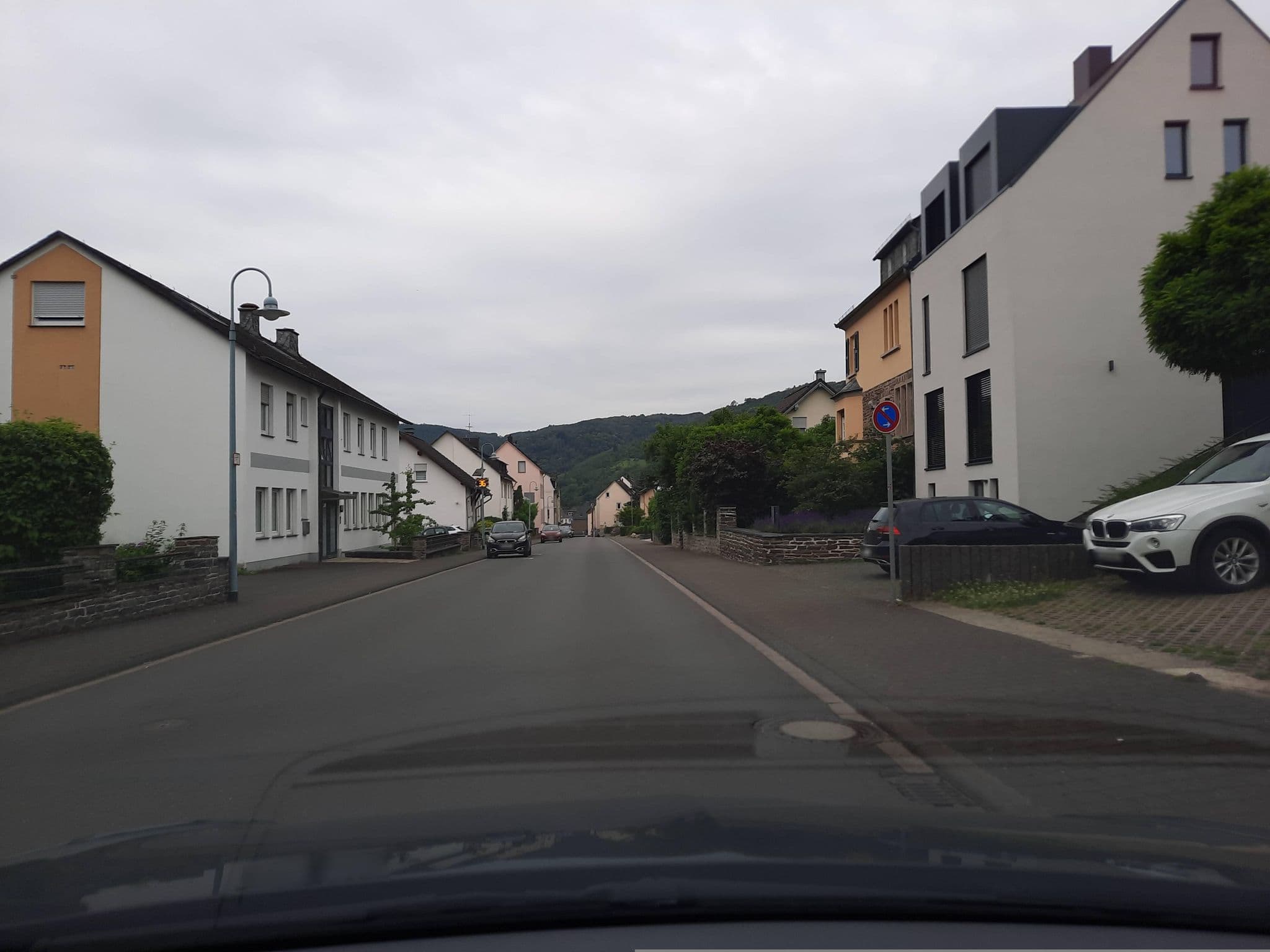 Street view near Sonnenhof, Traben-Trarbach — © Lowiekse (CC BY-SA · Mapillary)