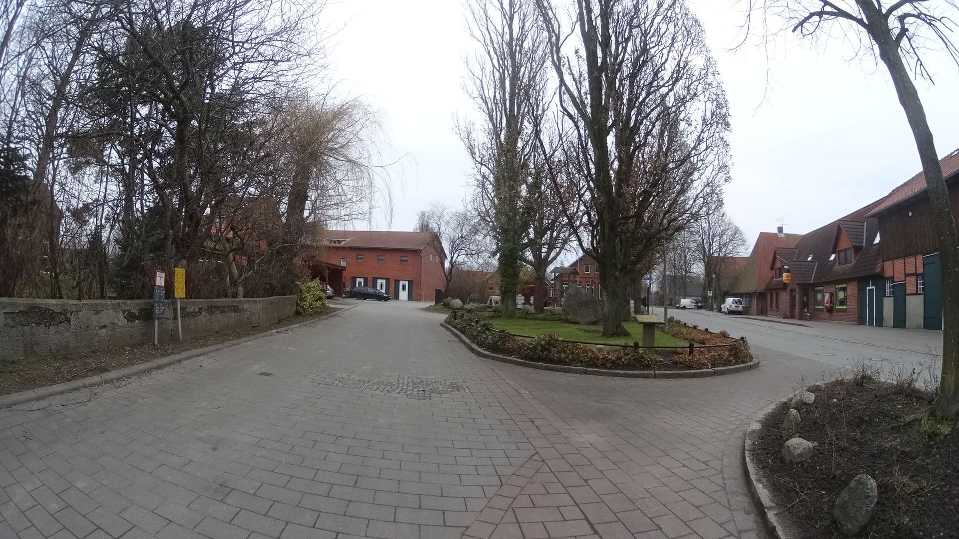 Street view near Landhaus Maaßen, Hohenfelde — © sashazykov (CC BY-SA · Mapillary)