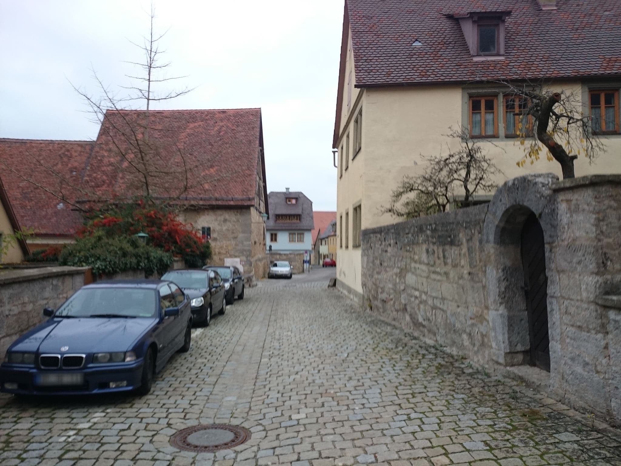Street view near Bed and breakfast Fröhlich, Rothenburg ob der Tauber — © rosty (CC BY-SA · Mapillary)