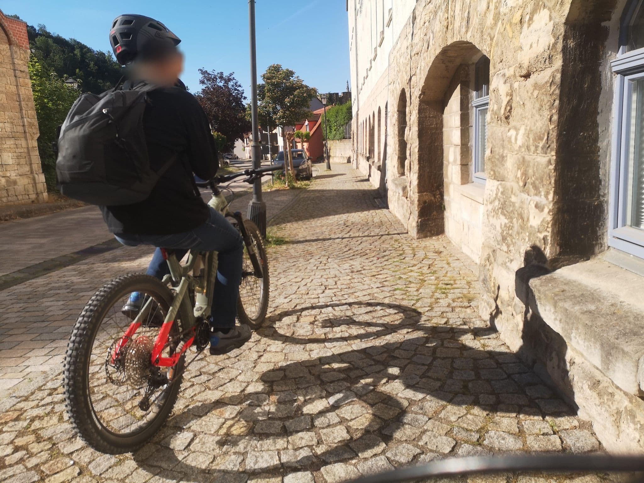 Street view near Ferienwohnung im Weingut Deckert, Freyburg — © RU3 (CC BY-SA · Mapillary)