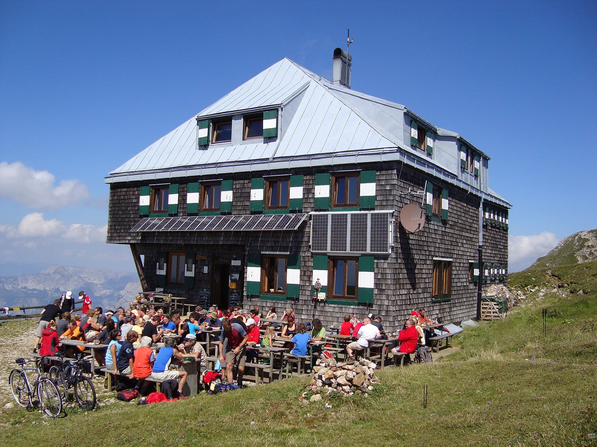 Reichensteinhütte (via Wikimedia Commons, CC BY-SA 3.0)