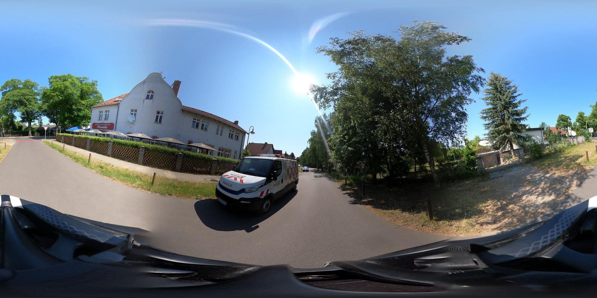Street view near Il Castello, Neuenhagen — © stefanhrt (CC BY-SA · Mapillary)