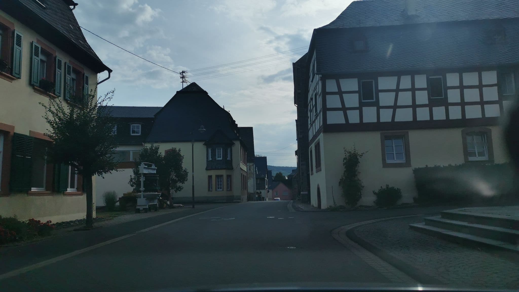 Street view near Weingut Bottler, Lieser — © ma_rt_in (CC BY-SA · Mapillary)