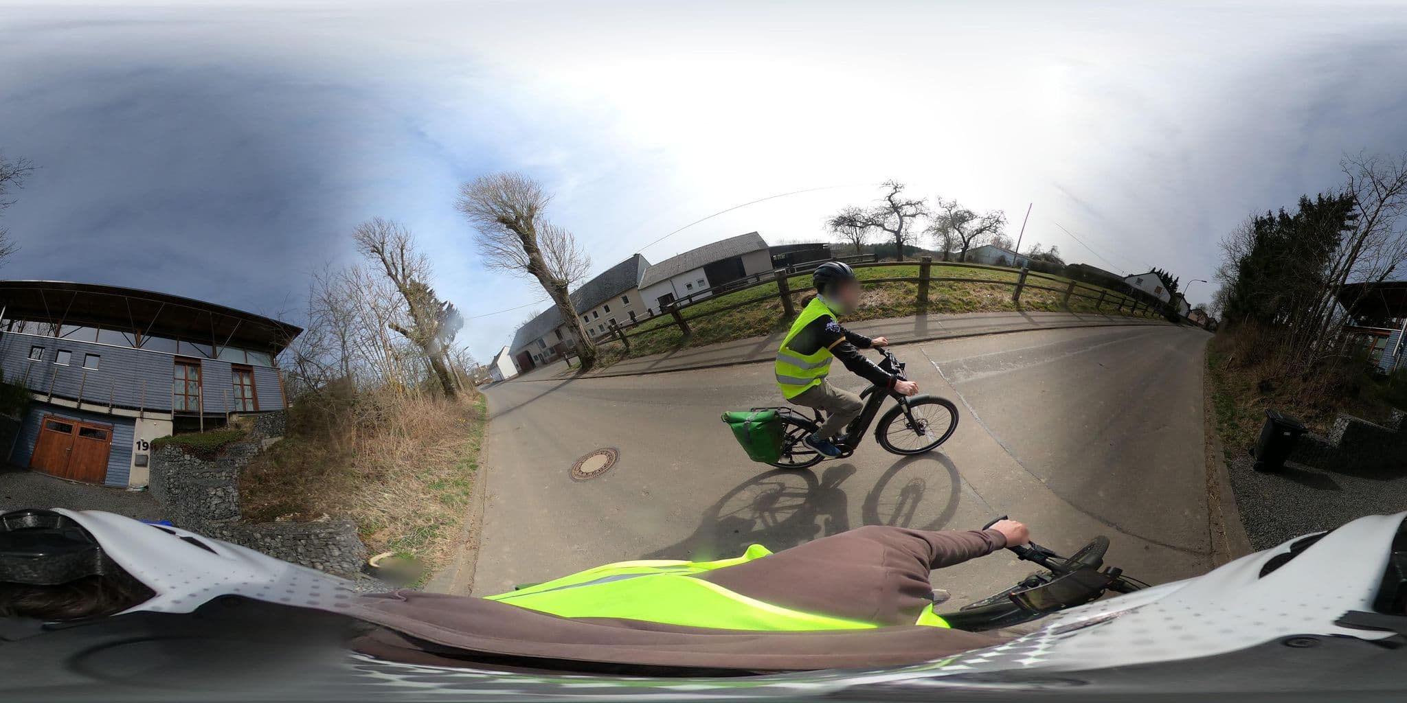Street view near Das Blaue Haus, Arzfeld — © Mobilitaetswerk (CC BY-SA · Mapillary)