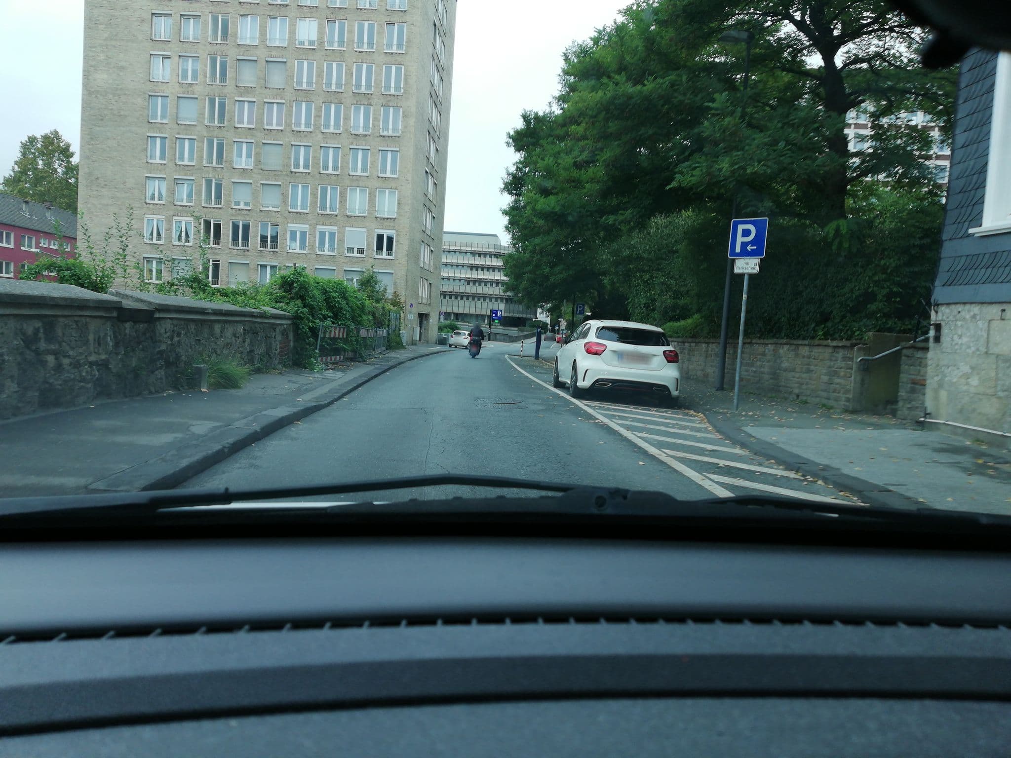 Street view near Fachwerk Hotel, Wuppertal — © thoschi (CC BY-SA · Mapillary)