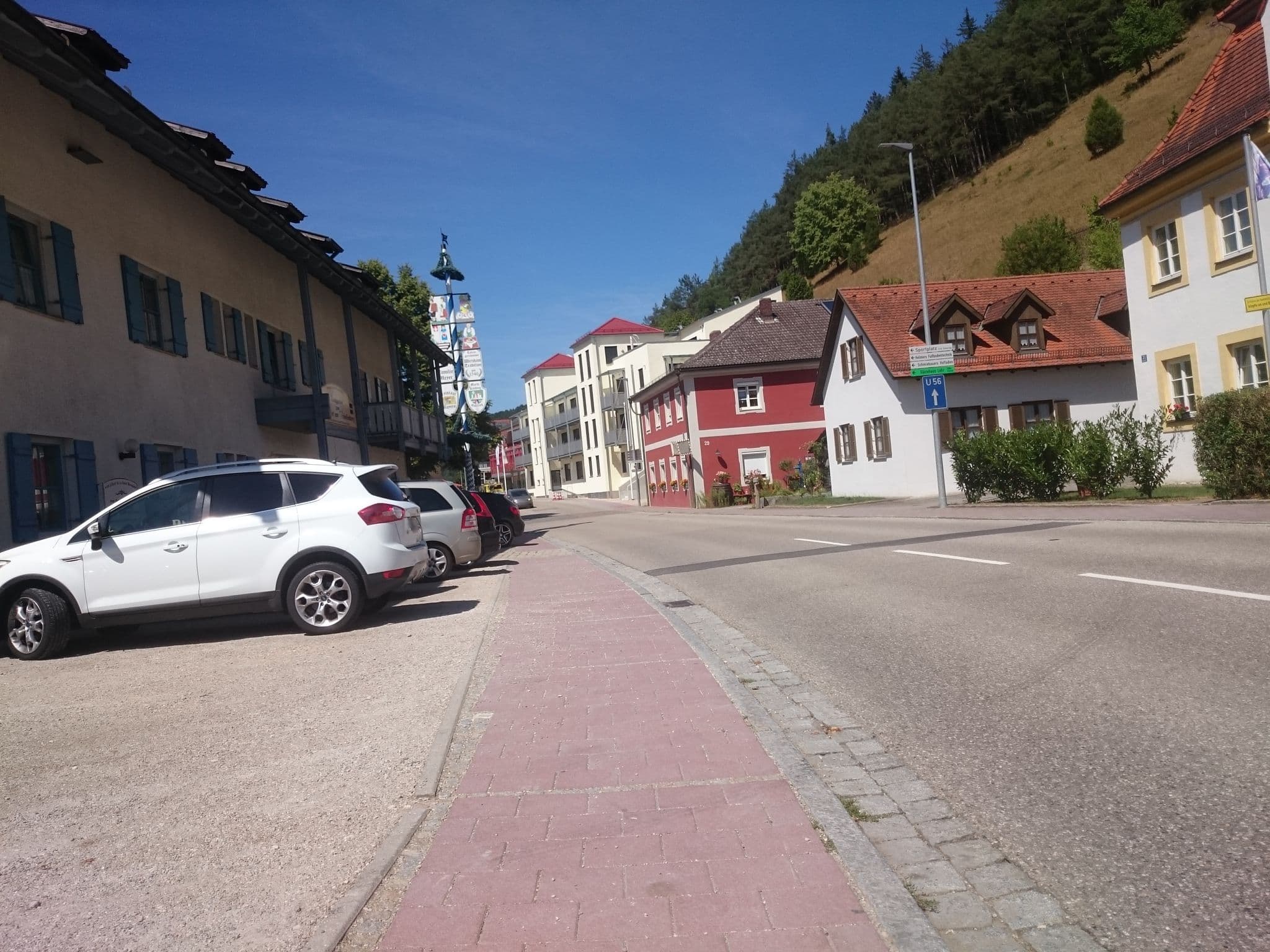 Street view near Zum alten Wirt, Greding — © msdess (CC BY-SA · Mapillary)