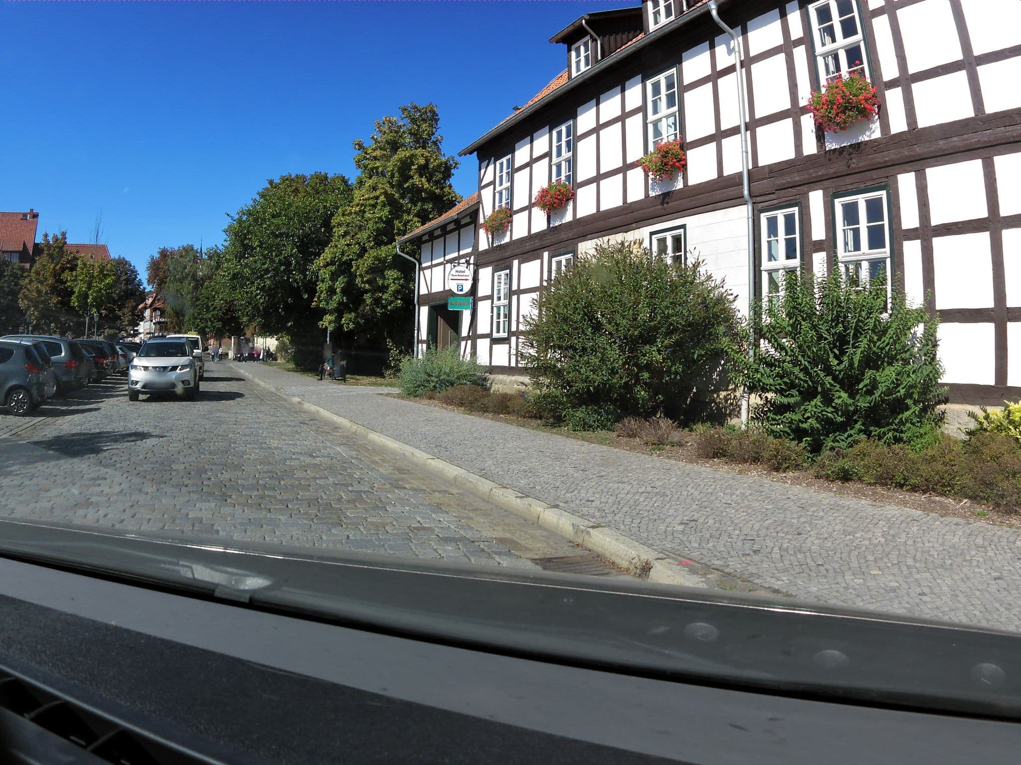 Street view near Hotel Zum Brauhaus, Quedlinburg — © zoegglmeyr (CC BY-SA · Mapillary)