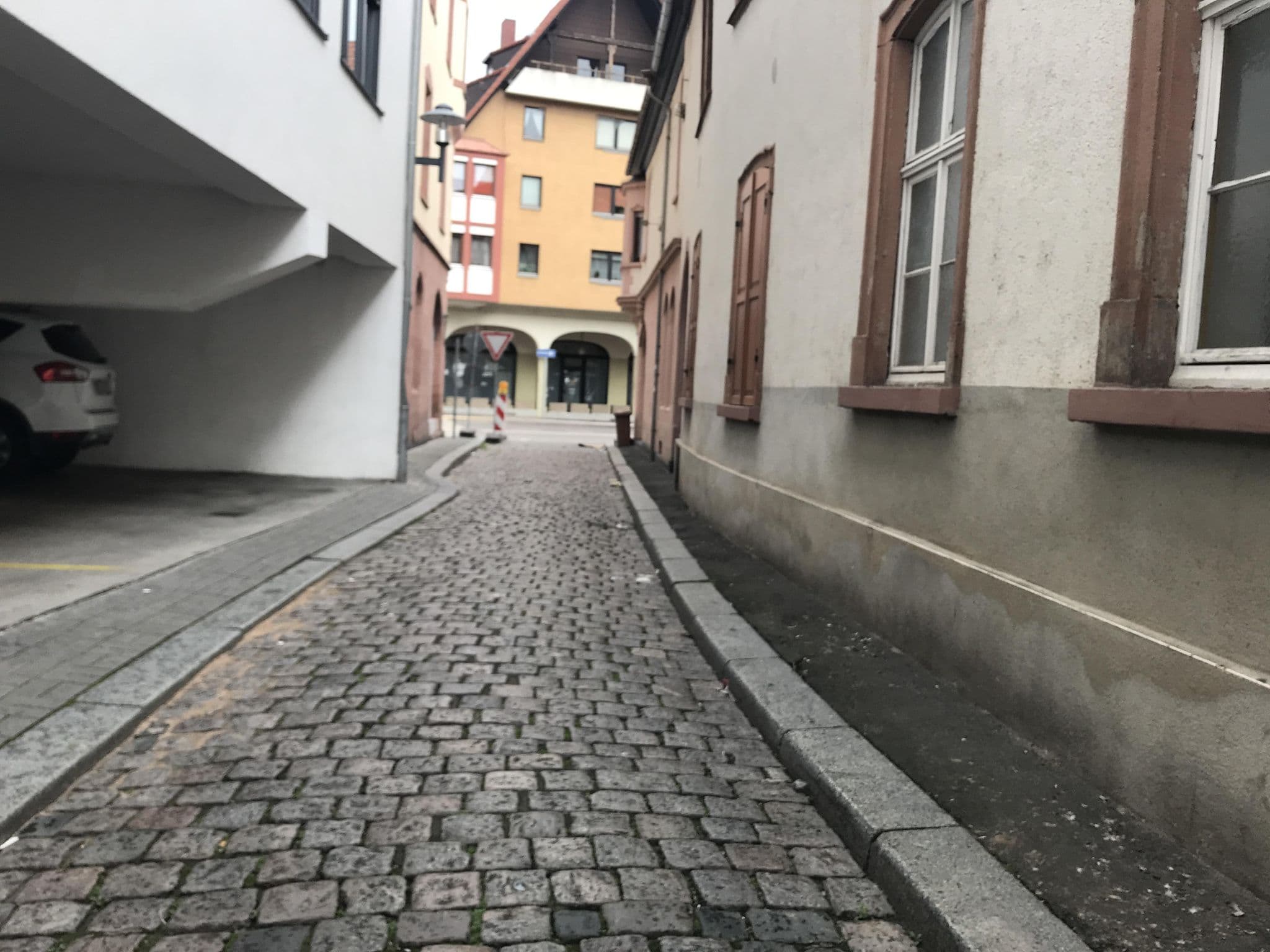 Street view near Hotel Faber, Worms — © miguel_andrade (CC BY-SA · Mapillary)