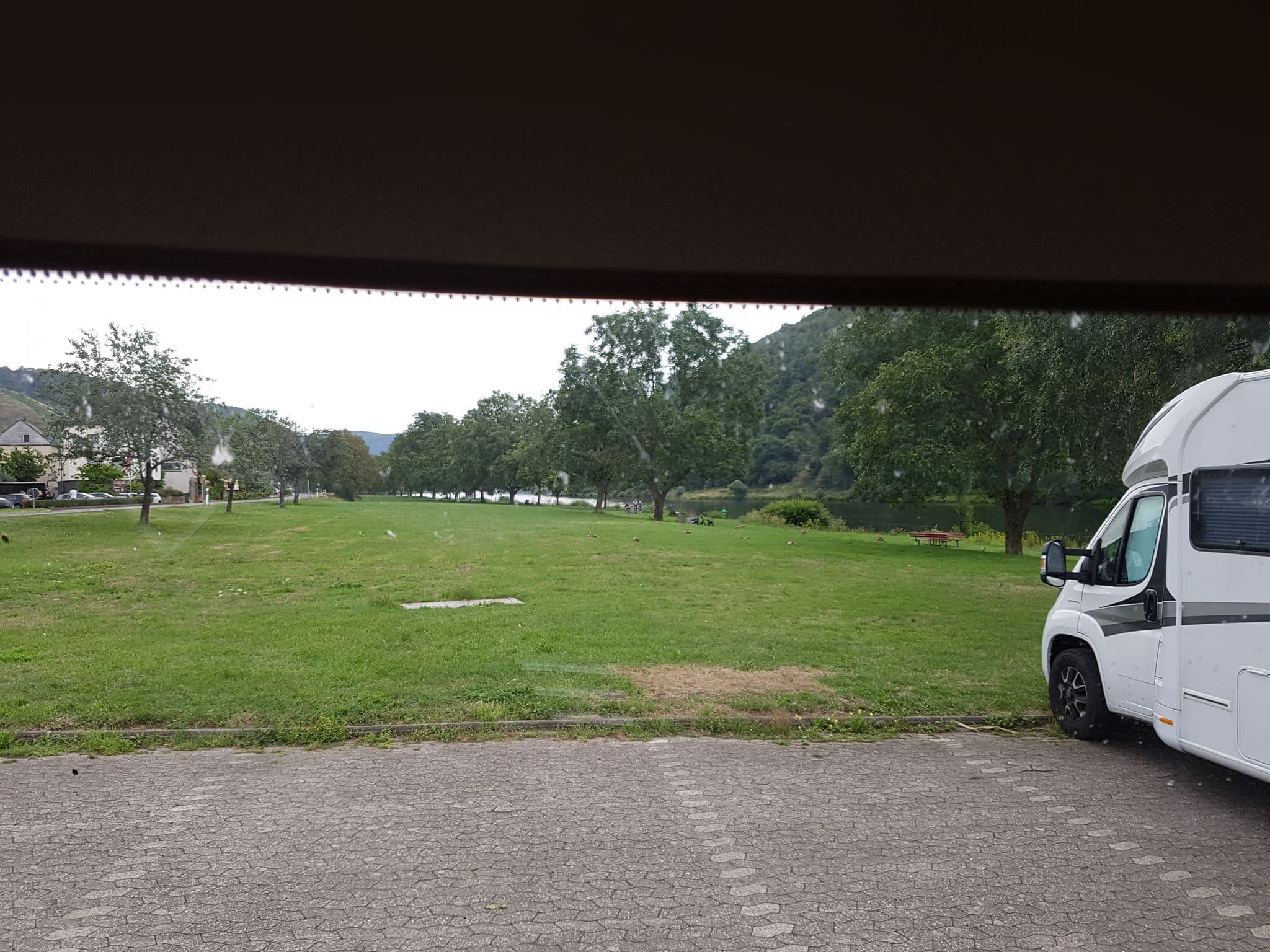 Street view near Wohnmobilsplatz Eller, Ediger-Eller — © bernardvoyageur (CC BY-SA · Mapillary)