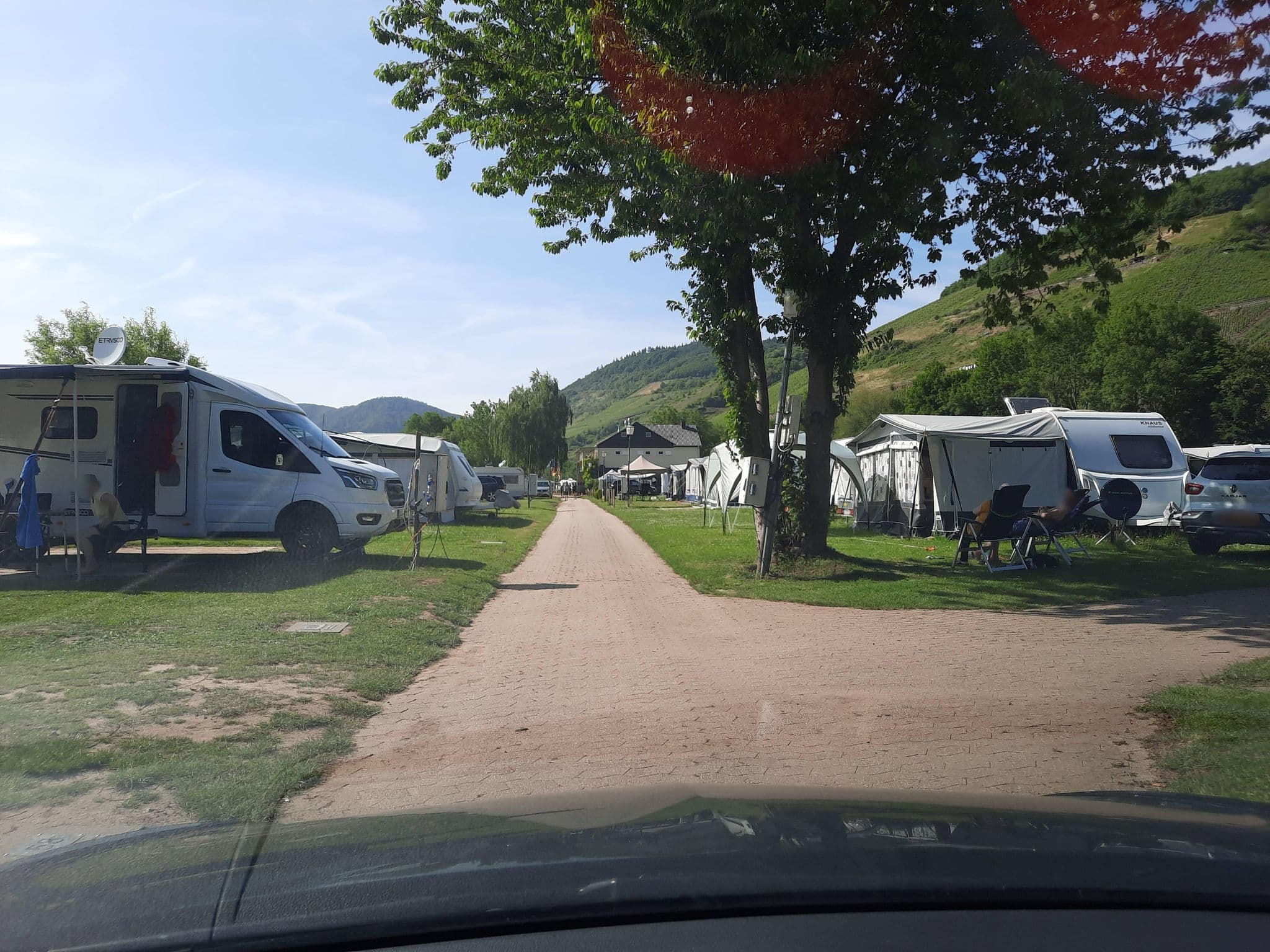 Street view near Zum Feuerberg, Ediger-Eller — © Lowiekse (CC BY-SA · Mapillary)