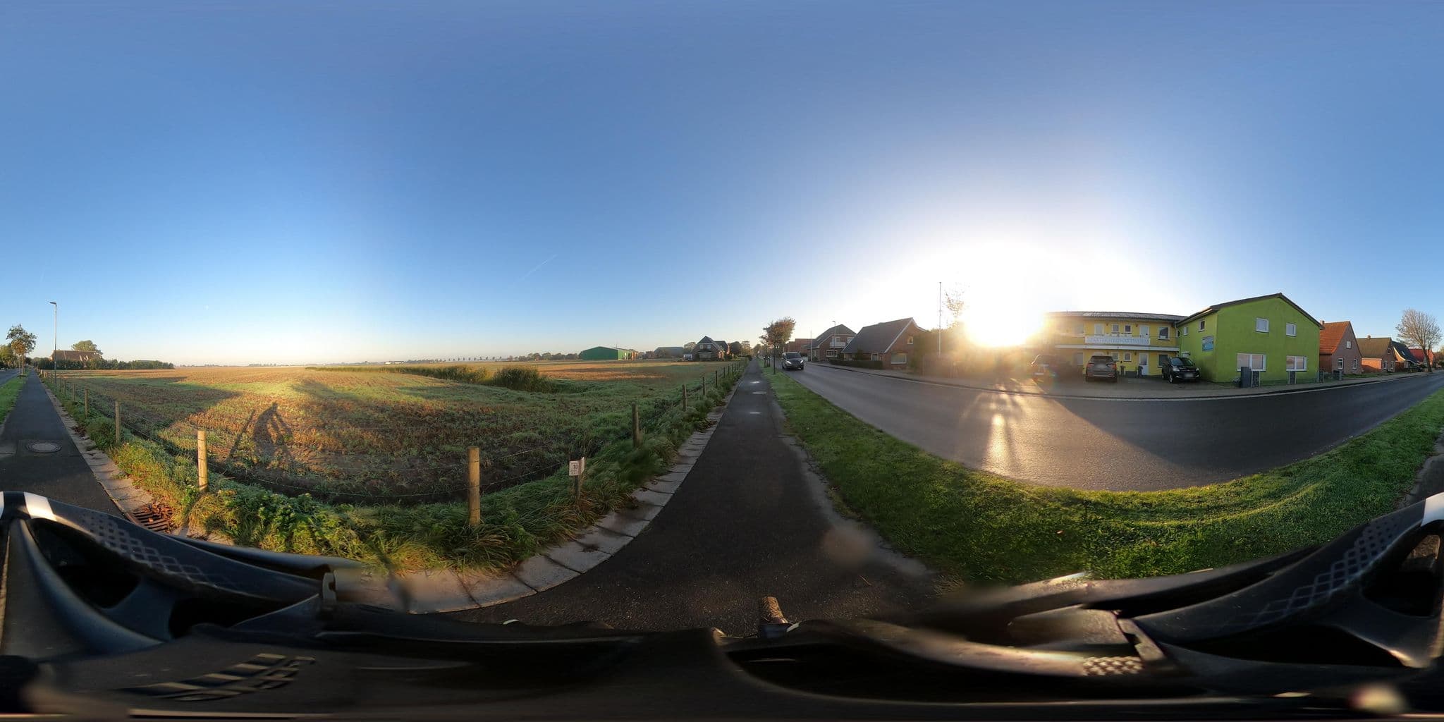 Street view near Aparthotel Wattwurm, Friedrichskoog — © stefanhrt (CC BY-SA · Mapillary)