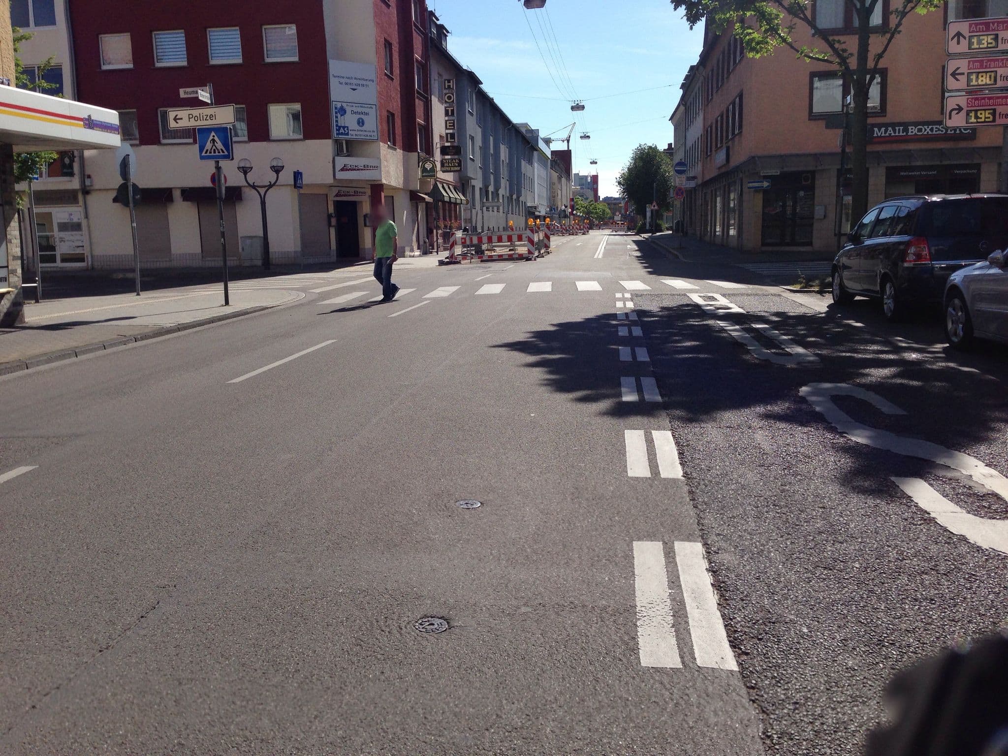 Street view near Hotel Domino, Hanau am Main — © flidolin (CC BY-SA · Mapillary)