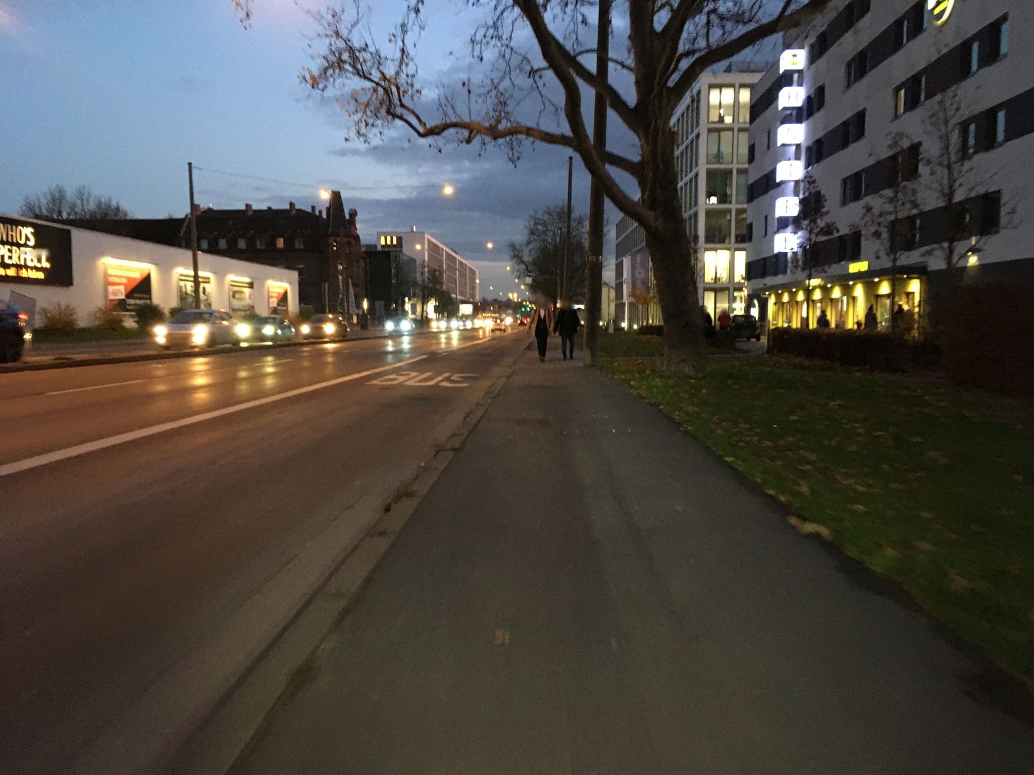 Street view near B&B Hotel Wiesbaden, Wiesbaden — © changchun1 (CC BY-SA · Mapillary)