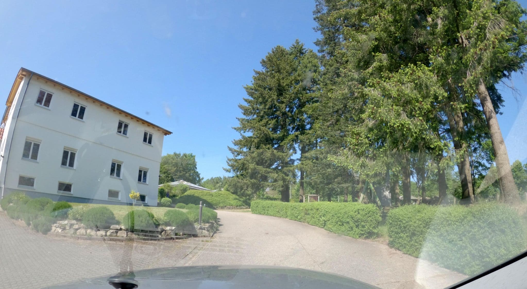 Street view near Gemeinschaftszentrum Trippstadt, Trippstadt — © atze02 (CC BY-SA · Mapillary)
