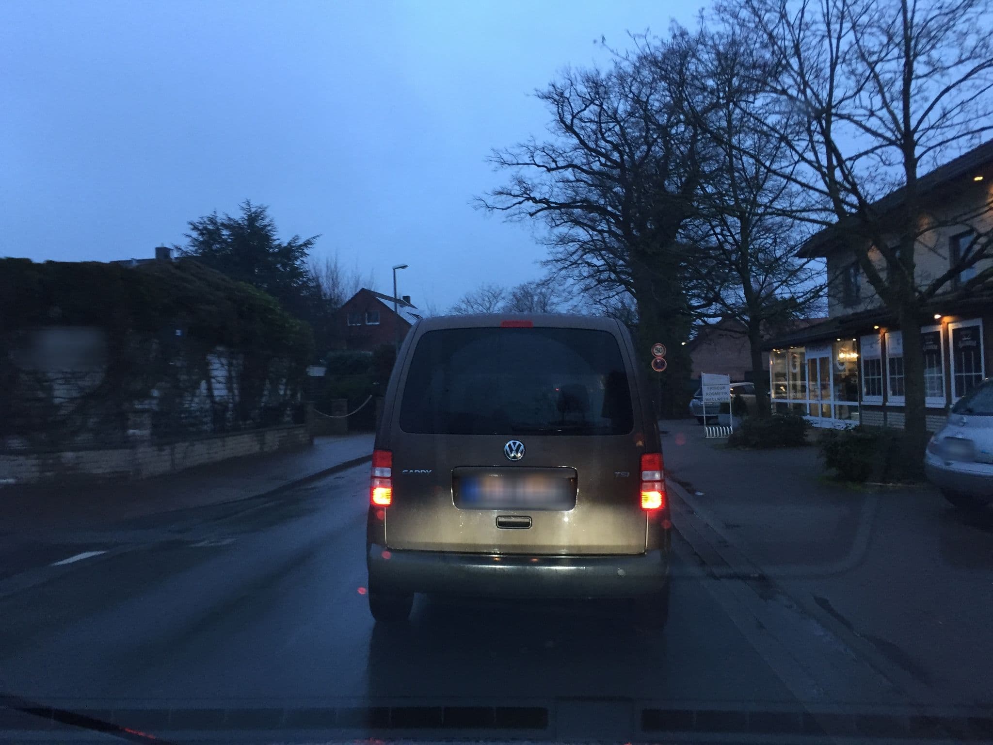 Street view near Hotel-Restaurant Bullerdieck, Garbsen-Mitte — © xanu (CC BY-SA · Mapillary)
