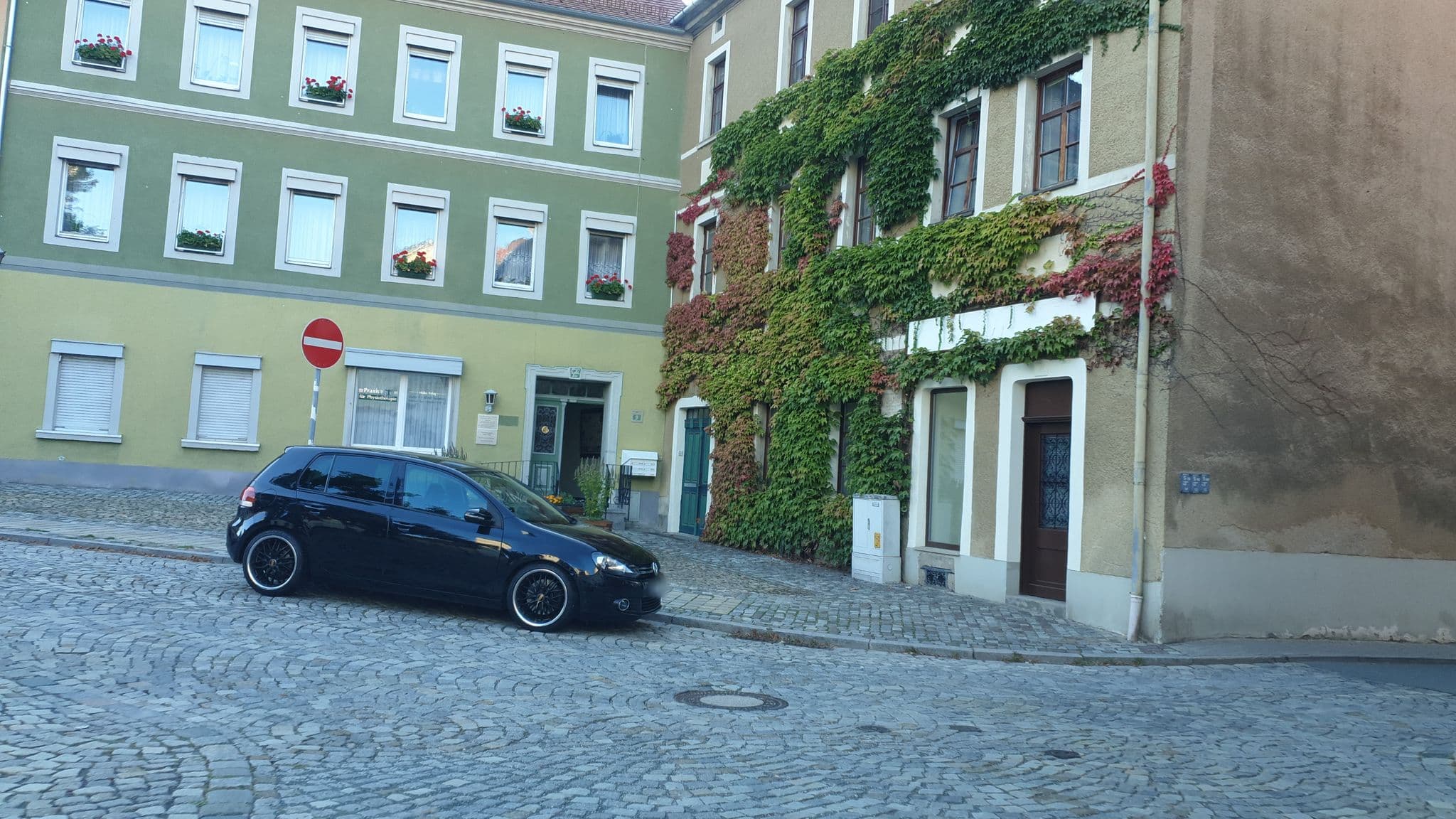 Street view near Hotel und Gästehaus Mohrenbrunnen, Eisenberg — © canislupus (CC BY-SA · Mapillary)