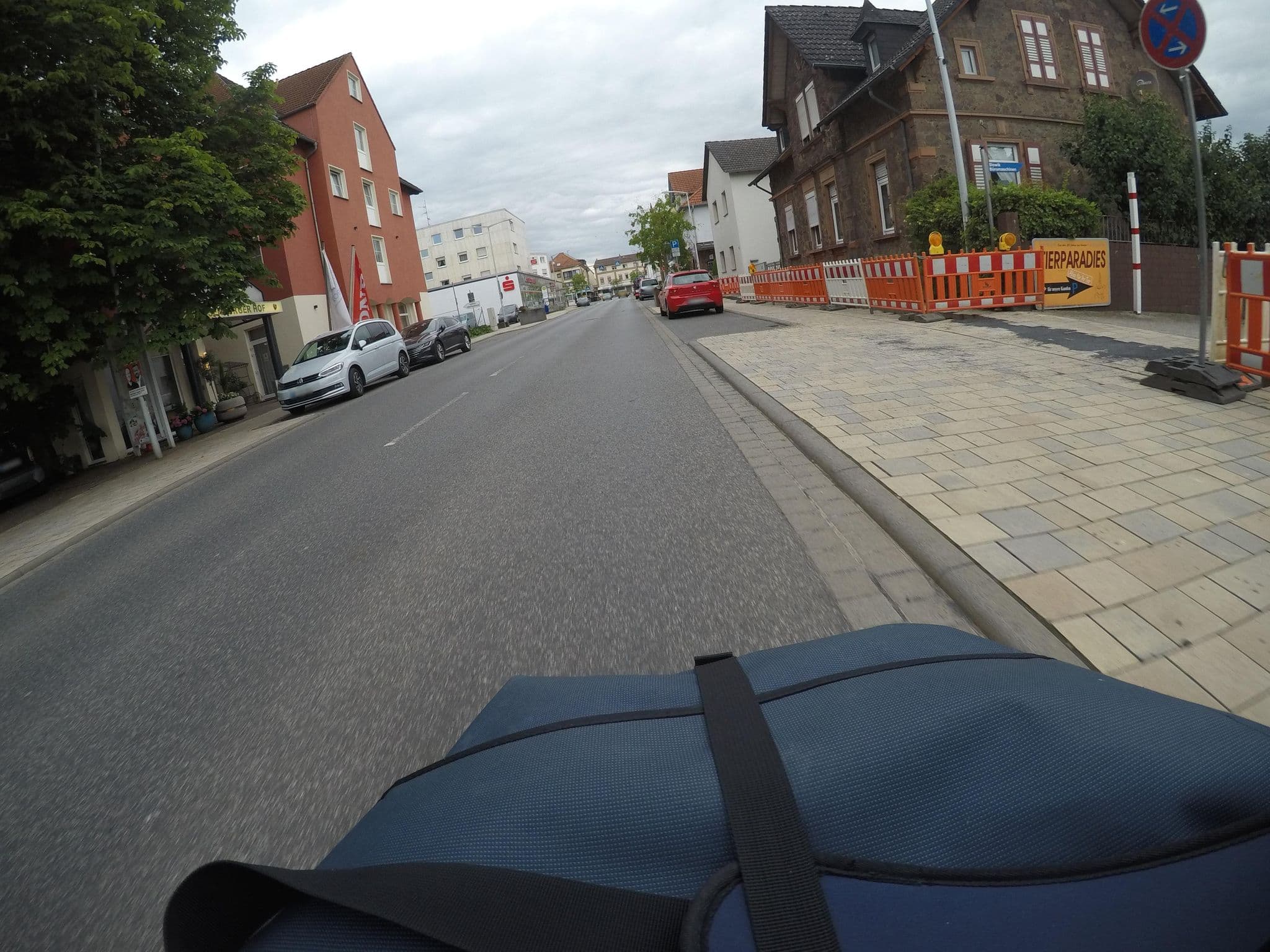 Street view near Konferenzhotel Ysenburger Hof, Langenselbold — © mfa (CC BY-SA · Mapillary)