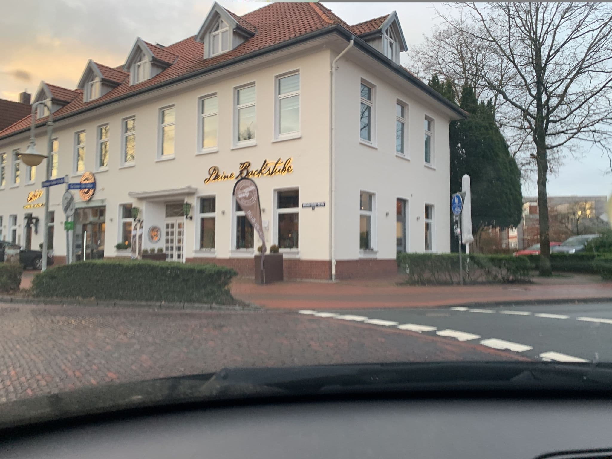 Street view near Hotel Zur Linde, Westerstede — © deleted_user (CC BY-SA · Mapillary)
