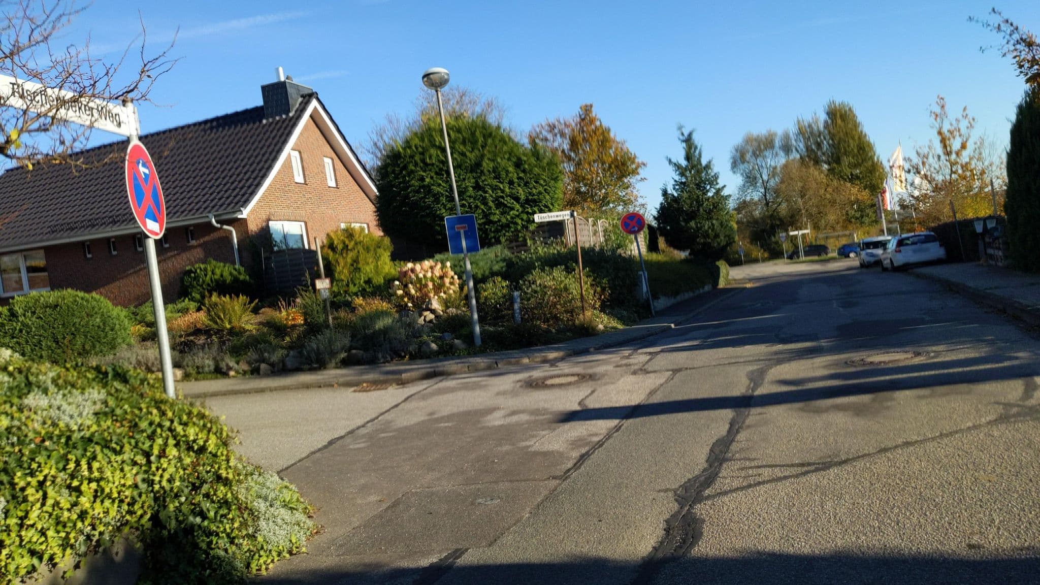 Street view near Nobis-Krug, Groß Grönau — © rasmustravemnd (CC BY-SA · Mapillary)