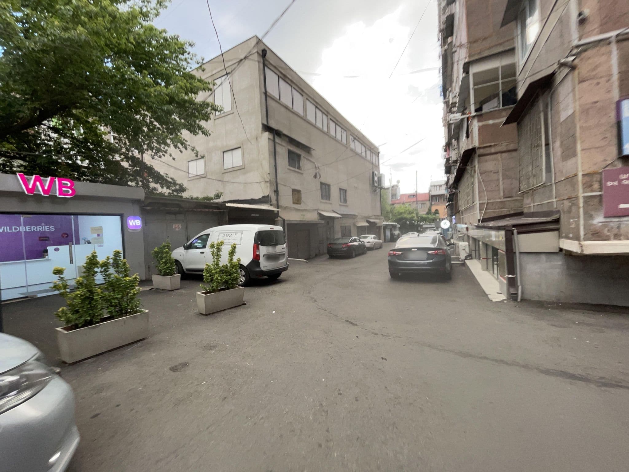 Street view near Elysium Gallery Hotel, Kentron — © orofarne (CC BY-SA · Mapillary)