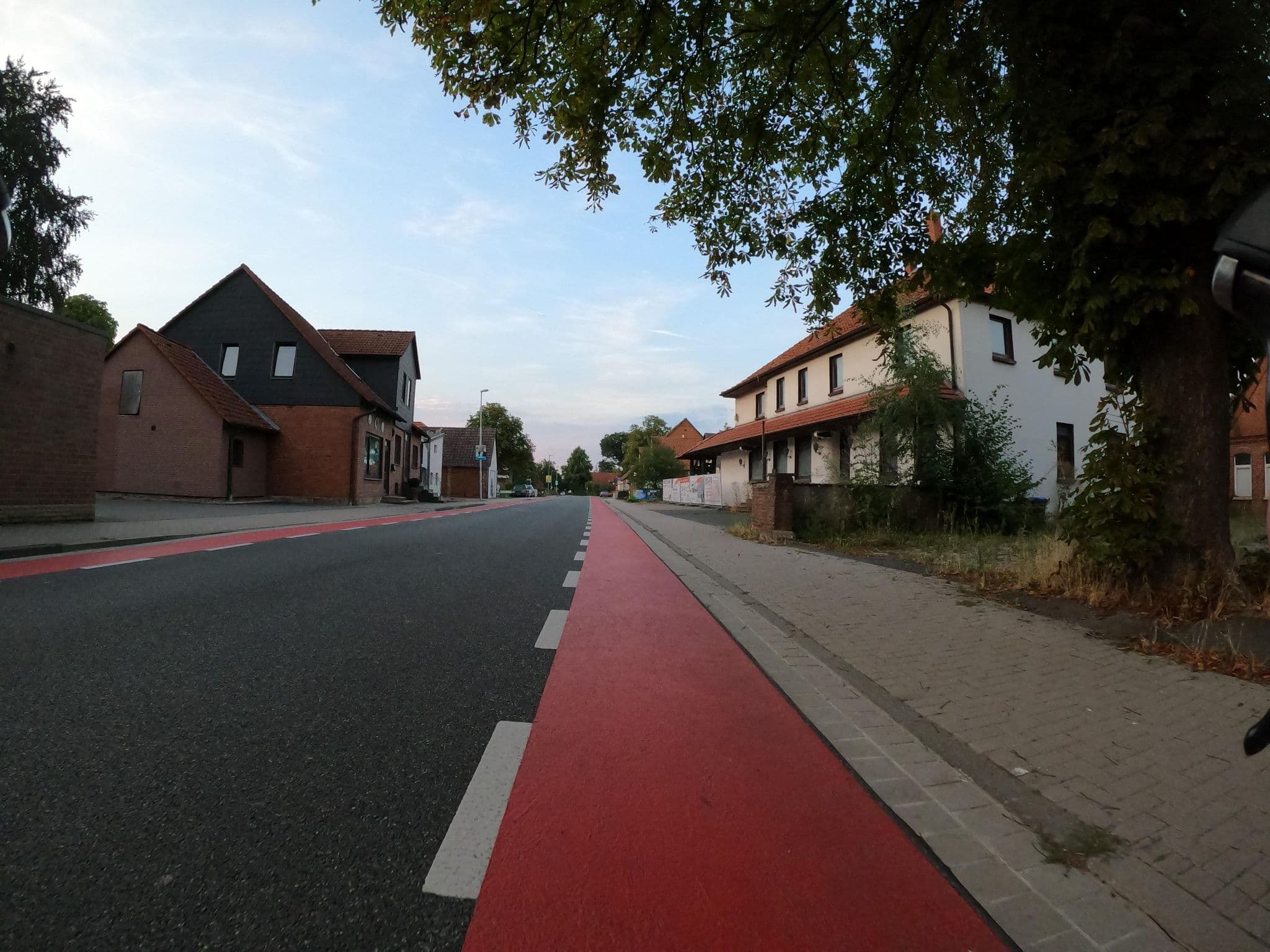 Street view near Zur Eiche, Großgoltern — © Langfahrer (CC BY-SA · Mapillary)