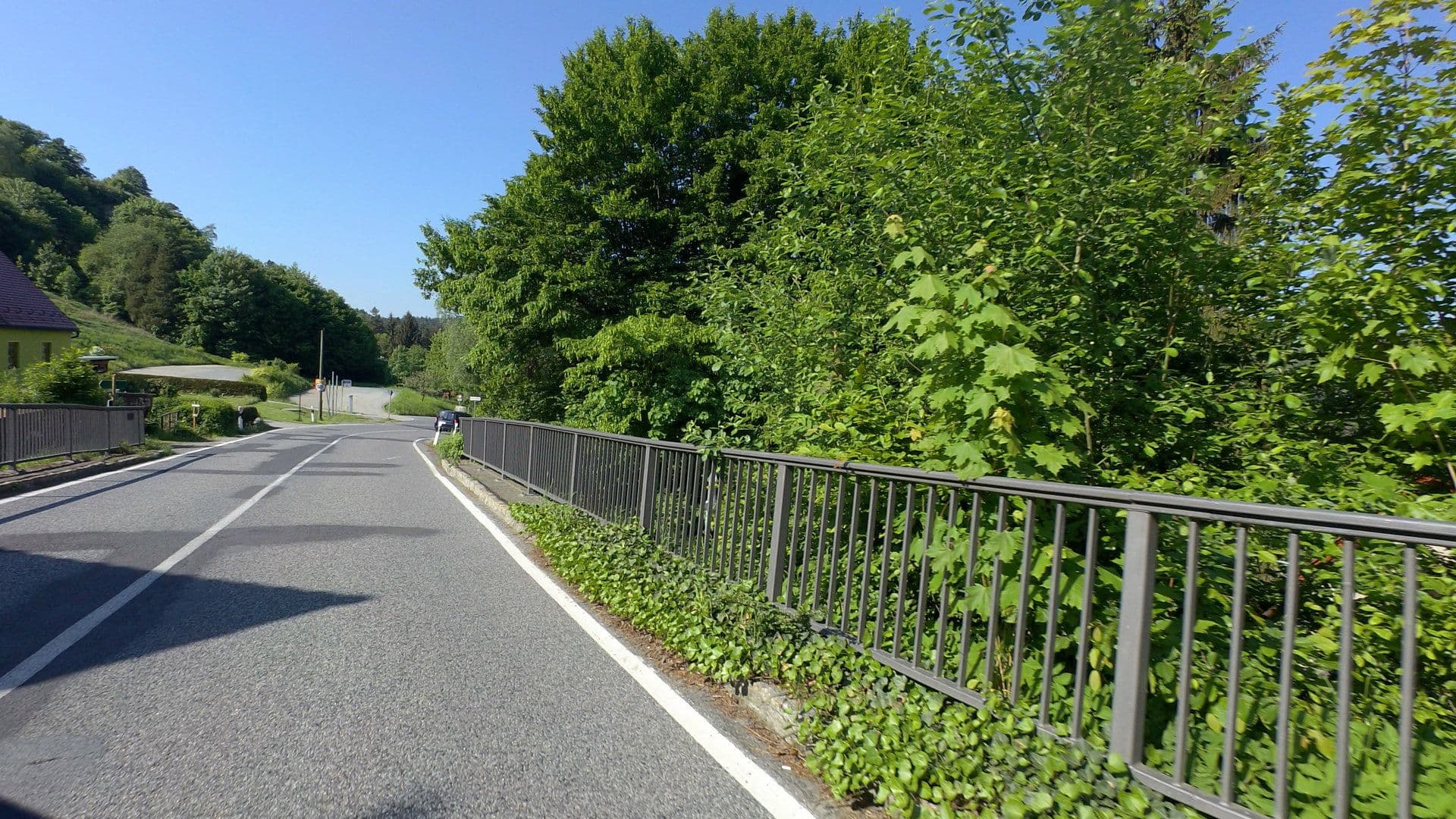 Street view near Weixdorfer Hütte, Hohnstein — © moenk (CC BY-SA · Mapillary)