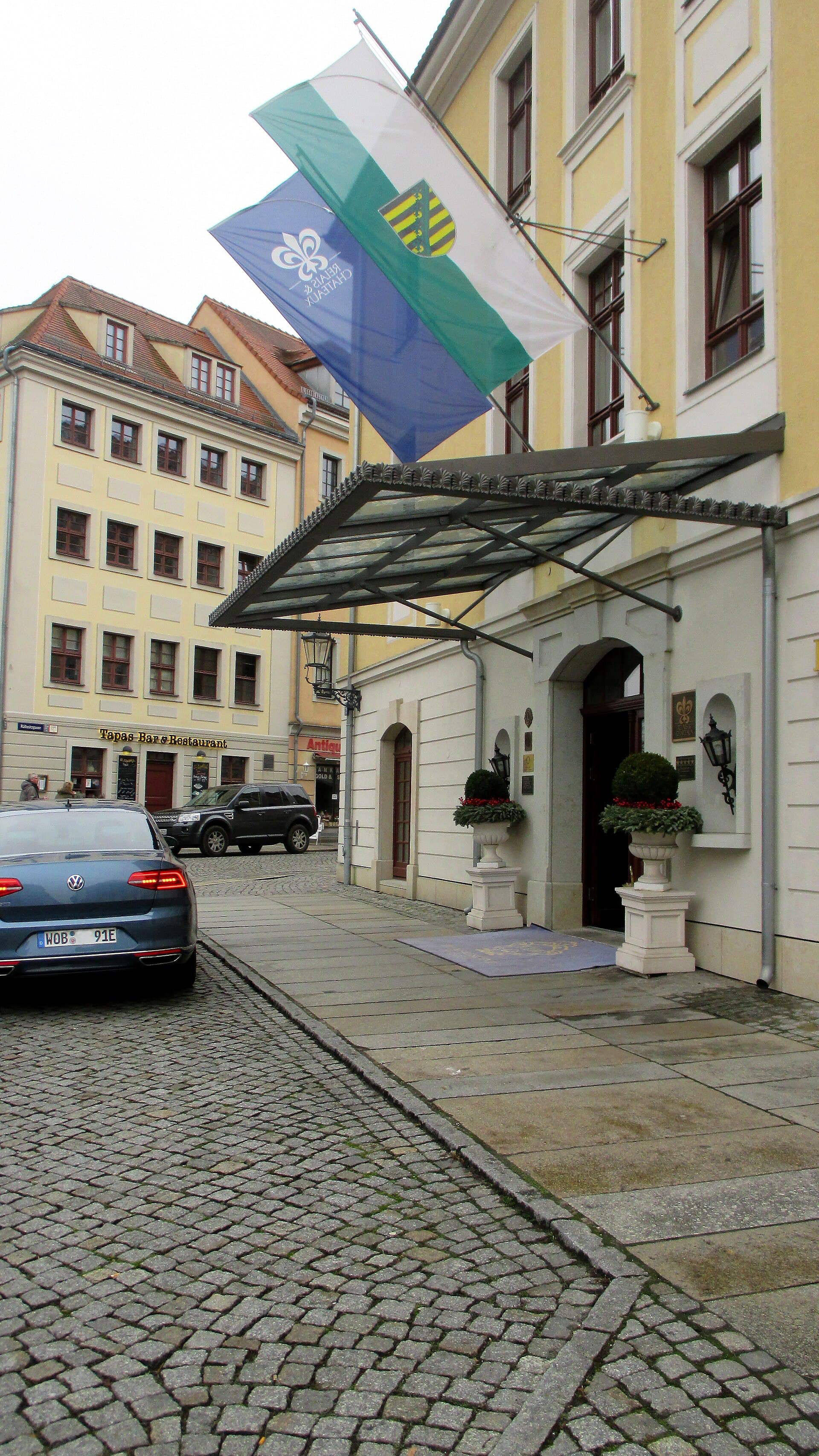 Hotel Bülow Palais (via Wikimedia Commons, Public domain)