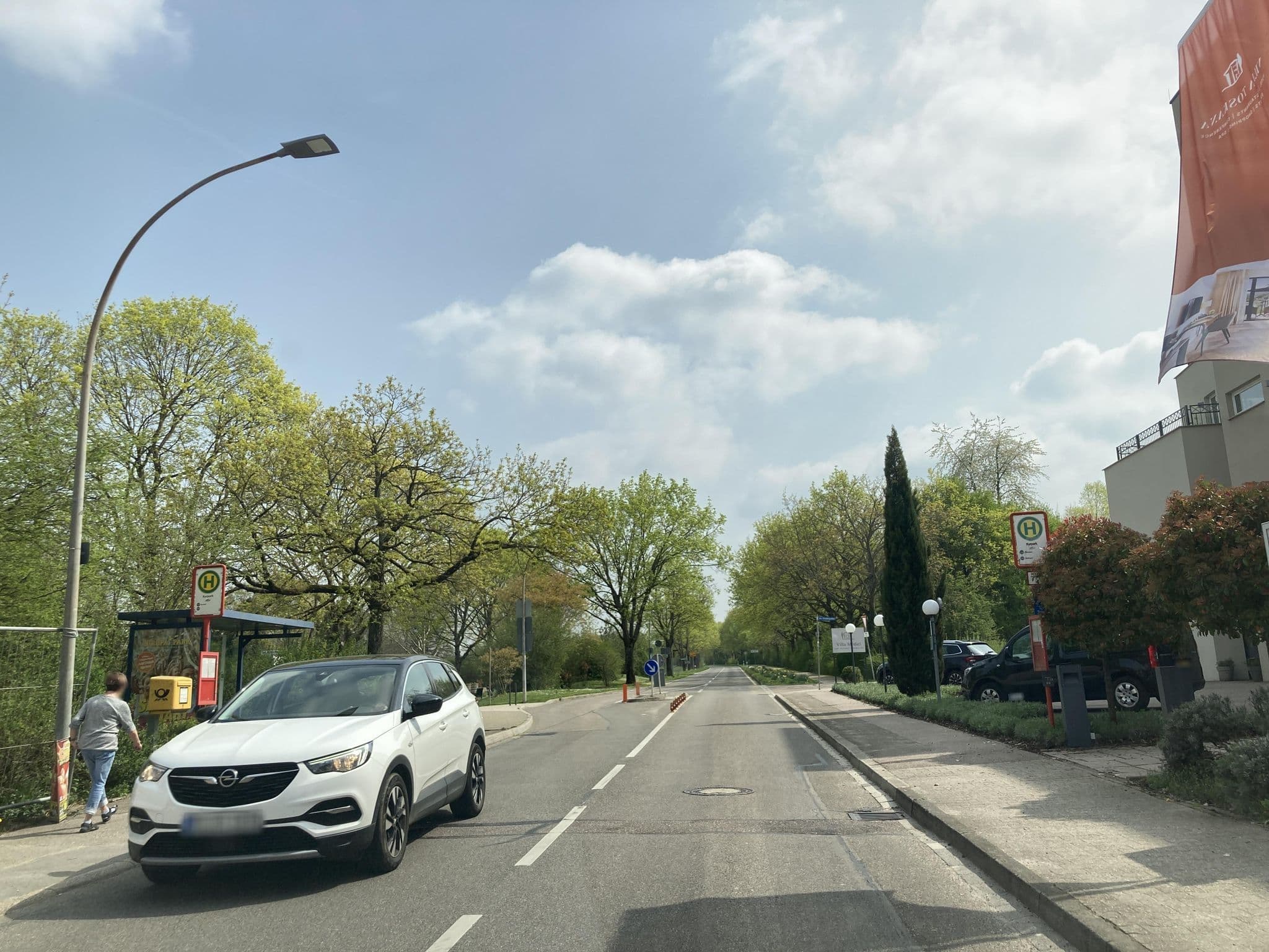 Street view near Hotel Villa Medici, Kronau — © tasmaniadevil (CC BY-SA · Mapillary)