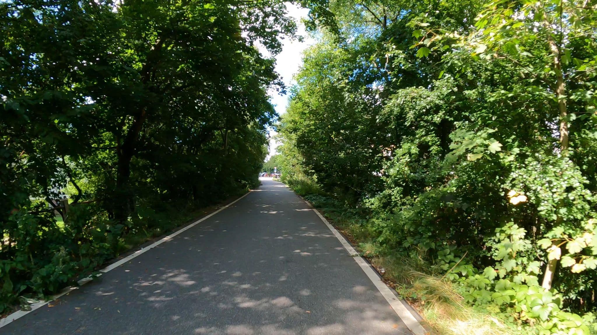 Street view near Hotel Elbinsel, Finkenwerder — © veloroute_hamburg (CC BY-SA · Mapillary)