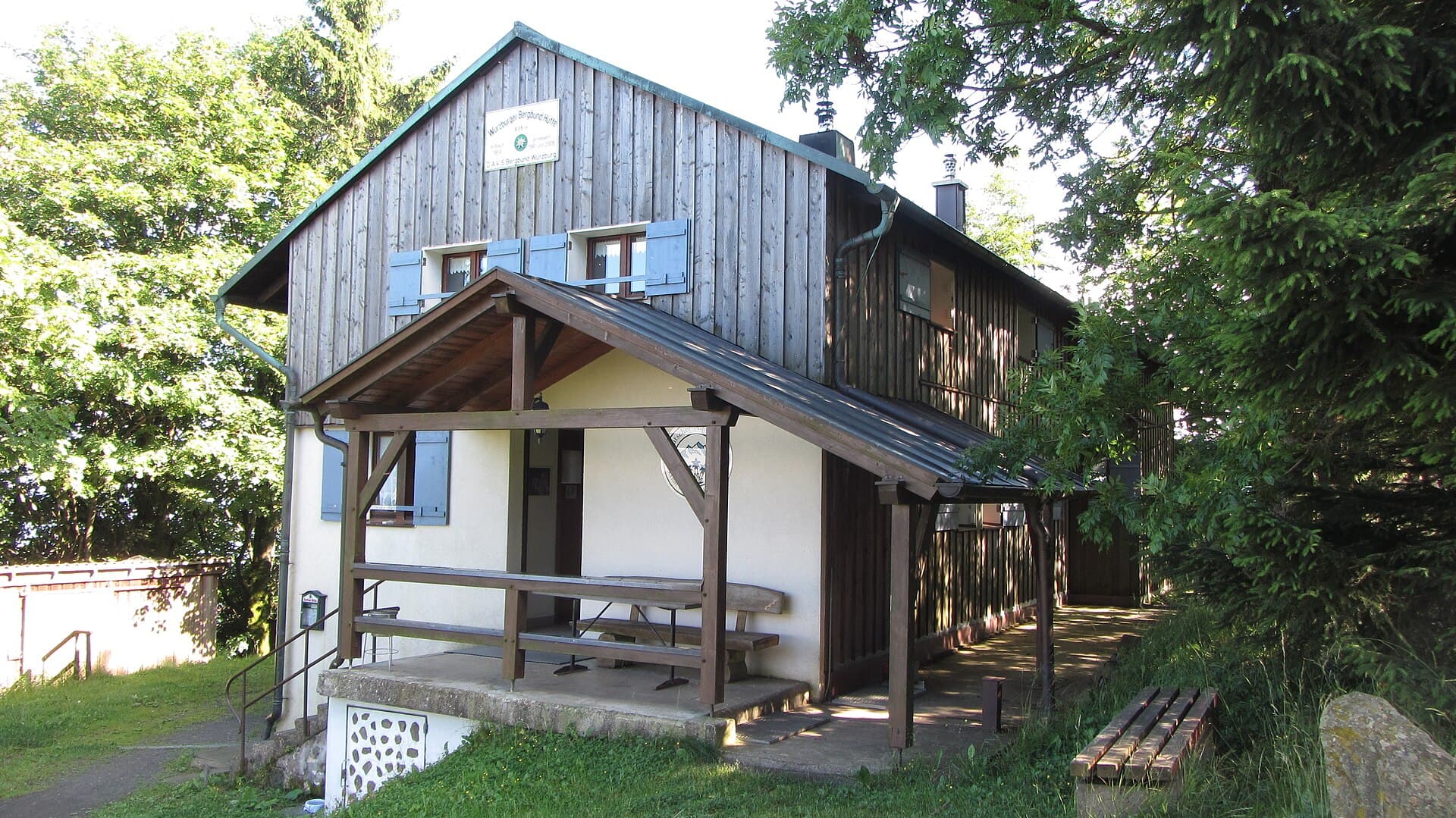 Würzburger Bergbund-Hütte (via Wikimedia Commons, CC BY-SA 4.0)