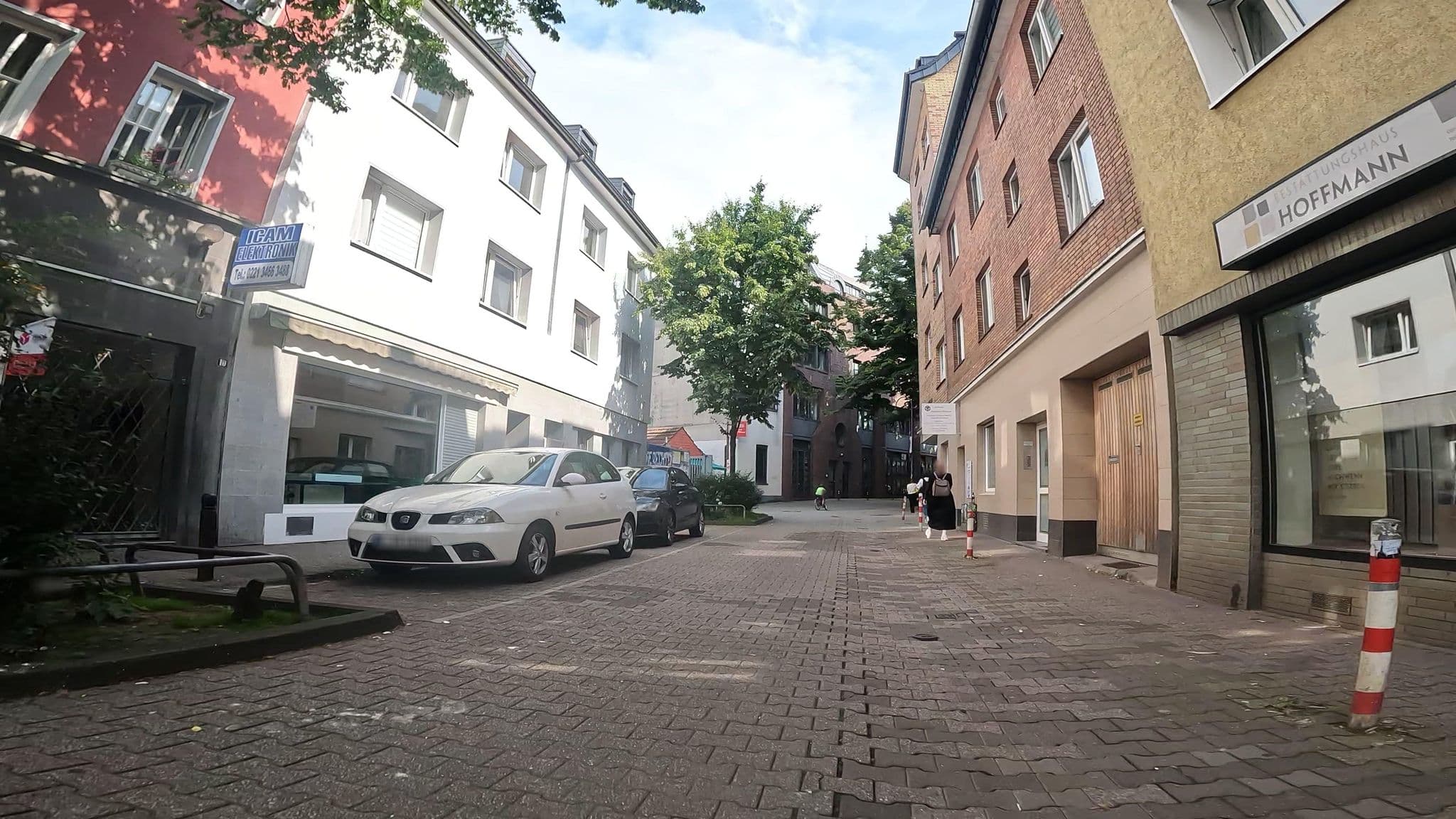 Street view near Hotel Moji, Kalk — © marccologne (CC BY-SA · Mapillary)