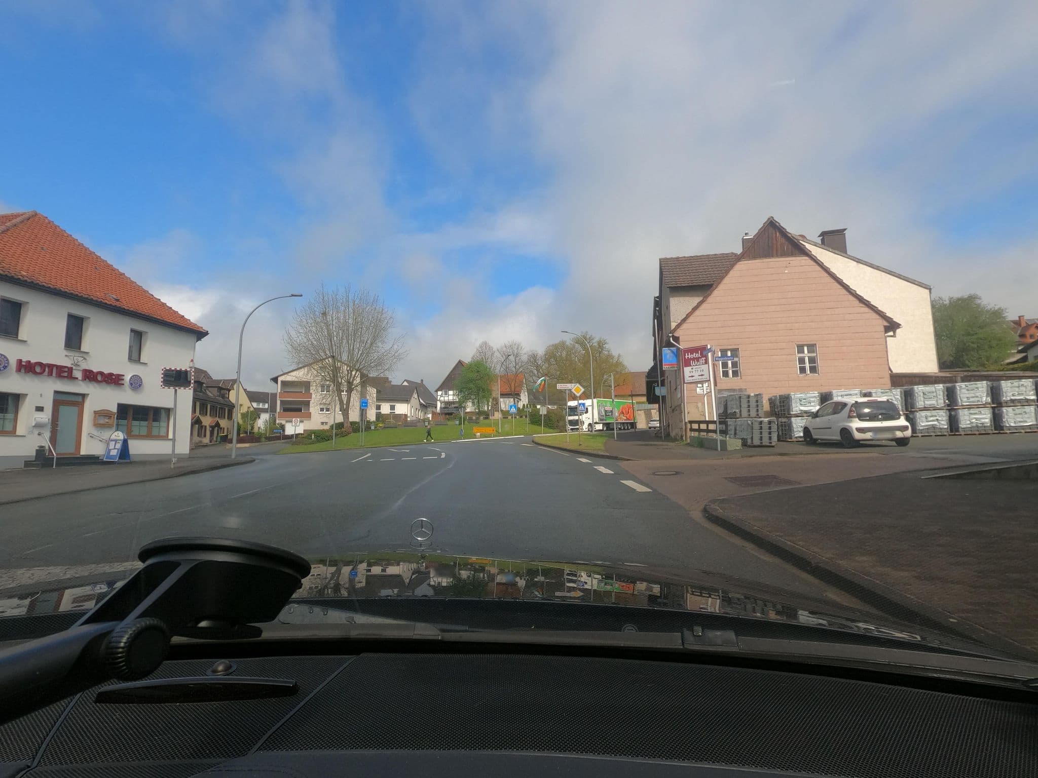 Street view near Gasthof Rose, Warburg — © saschahaberkorn (CC BY-SA · Mapillary)