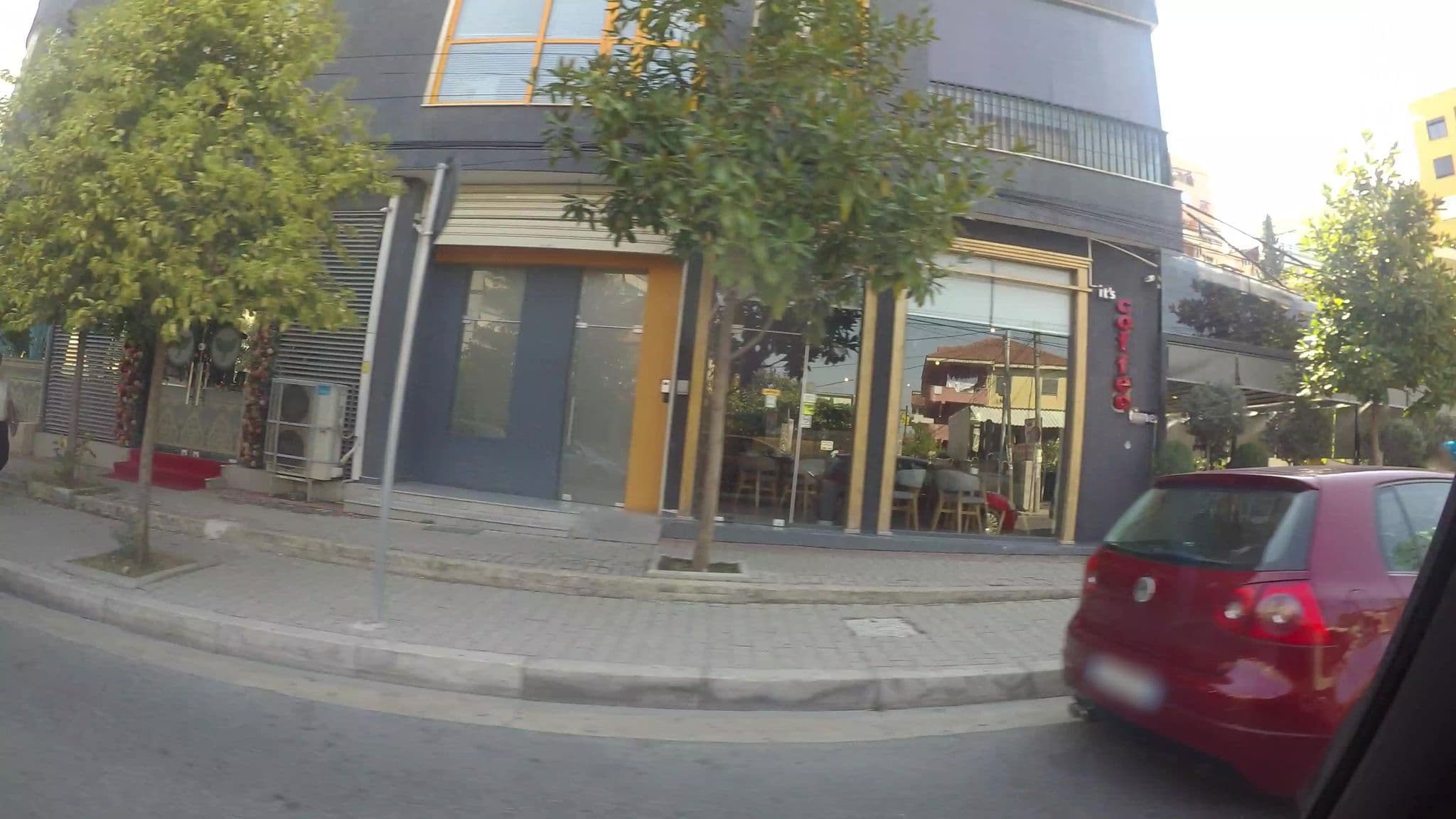 Street view near Elda, Tirana — © kaart_3 (CC BY-SA · Mapillary)