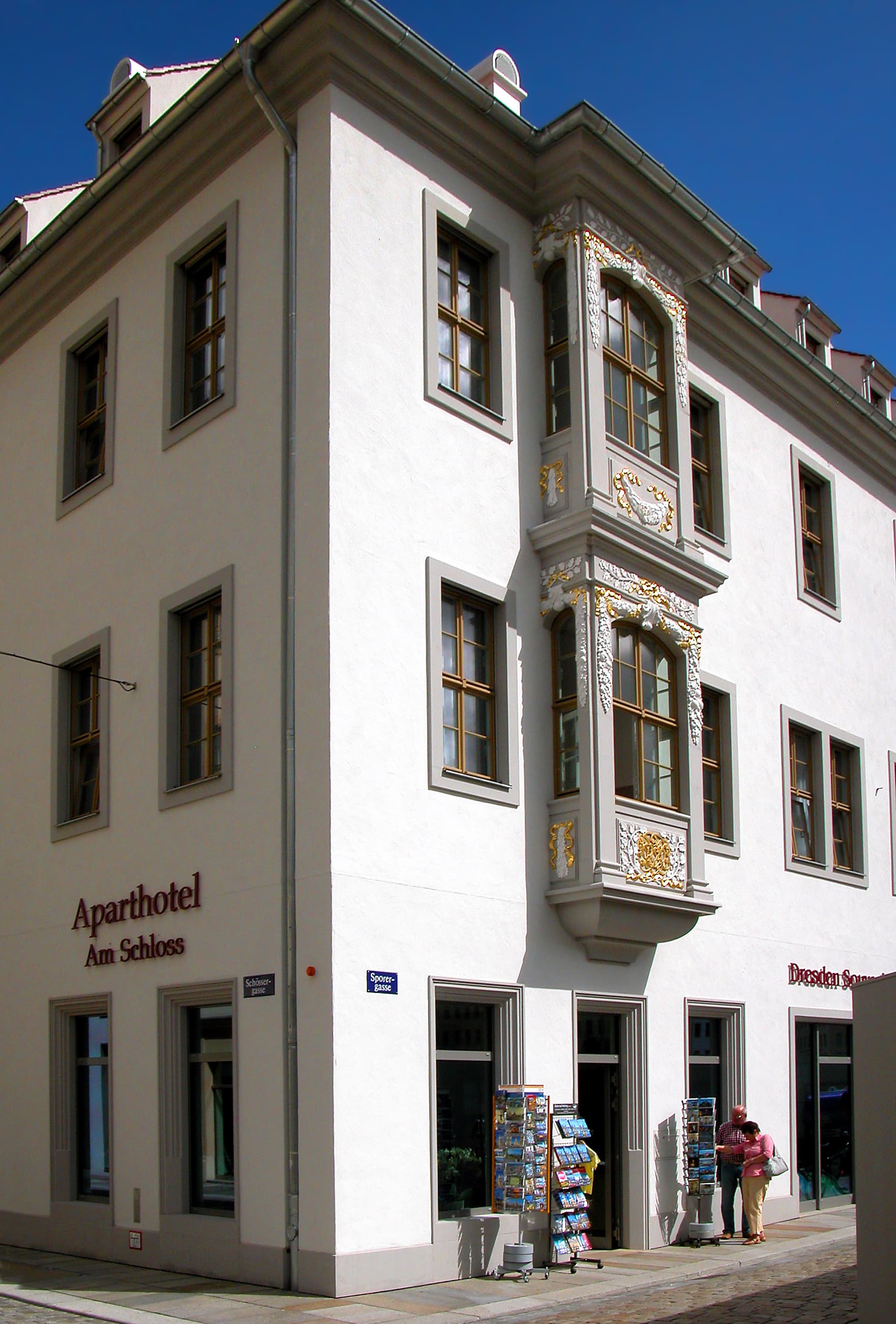 Aparthotel „Am Schloss” (via Wikimedia Commons, CC BY-SA 4.0)