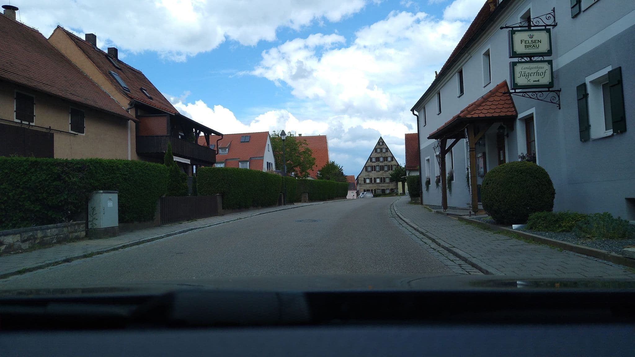 Street view near Landgasthaus Jägerhof, Absberg — © mike409 (CC BY-SA · Mapillary)