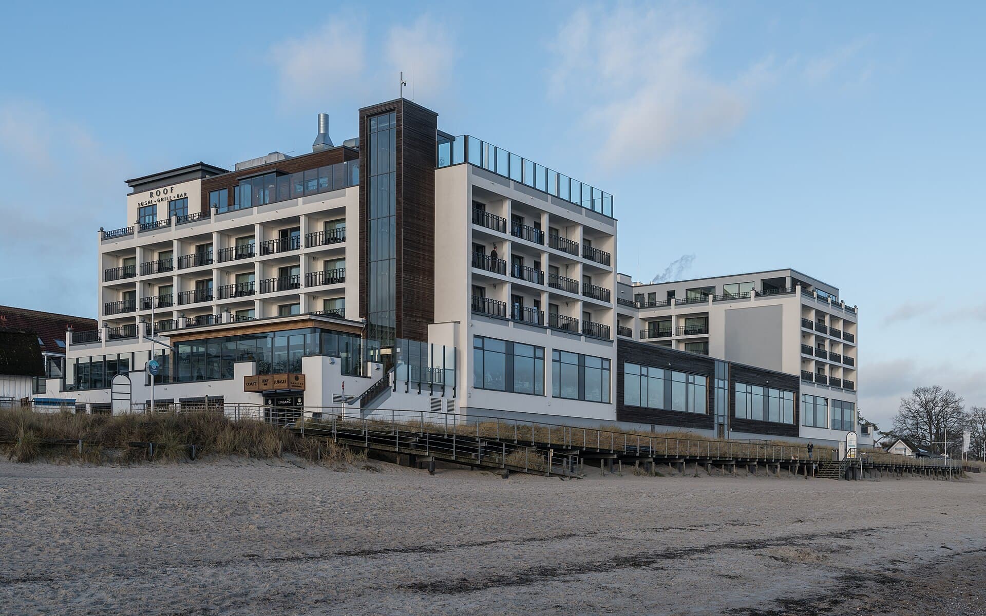 Bayside (via Wikimedia Commons, CC BY-SA 4.0)