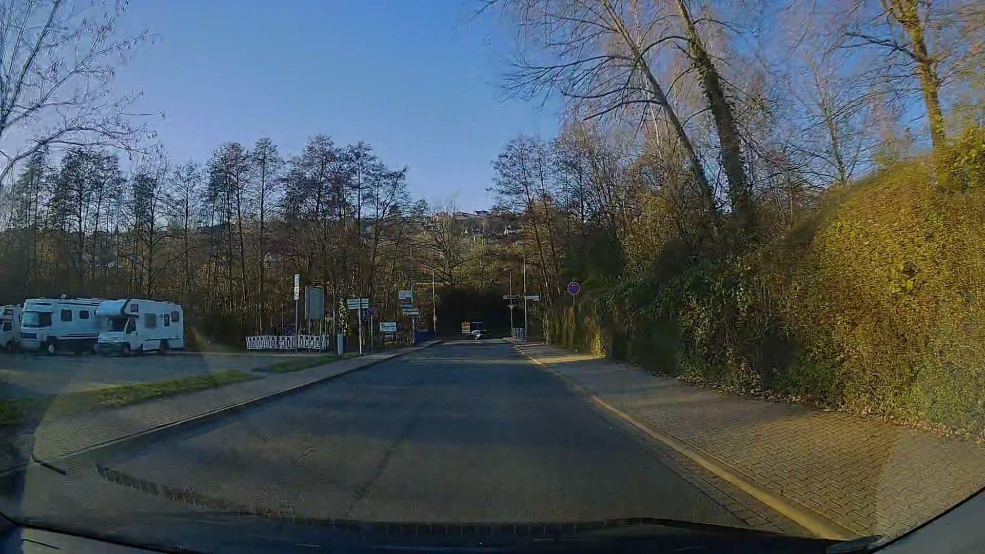 Street view near Reisemobilstellplatz am Alexanderbad, Erbach — © bennid4 (CC BY-SA · Mapillary)