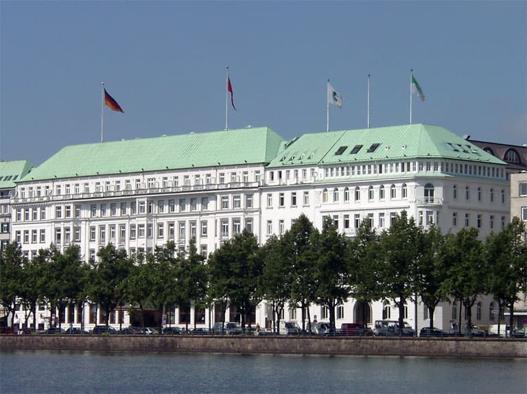 Vier Jahreszeiten (via Wikimedia Commons, CC BY-SA 3.0)