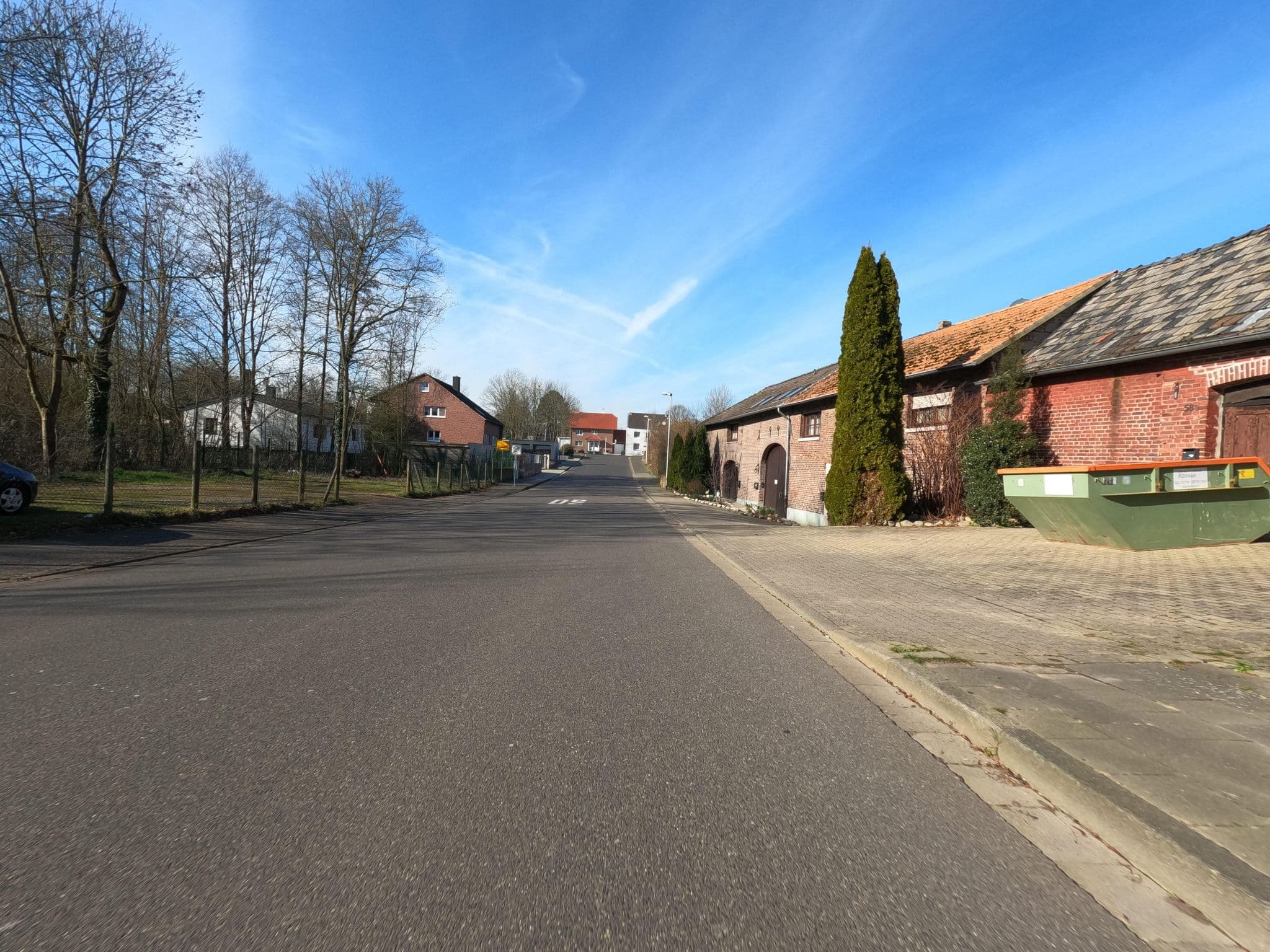 Street view near Dieksmühle, Hückelhoven — © hektor1989 (CC BY-SA · Mapillary)