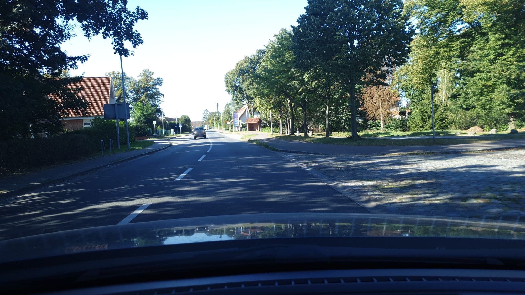 Street view near Scharfe Kurve, Lützow — © tomatsn (CC BY-SA · Mapillary)