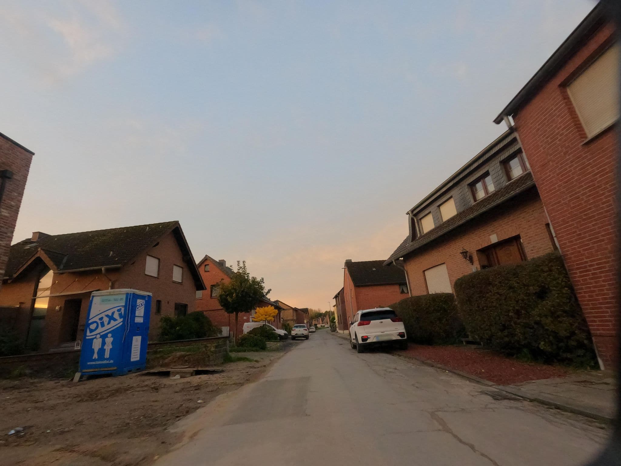 Street view near Bauernhaus Thelen, Geilenkirchen — © hektor1989 (CC BY-SA · Mapillary)