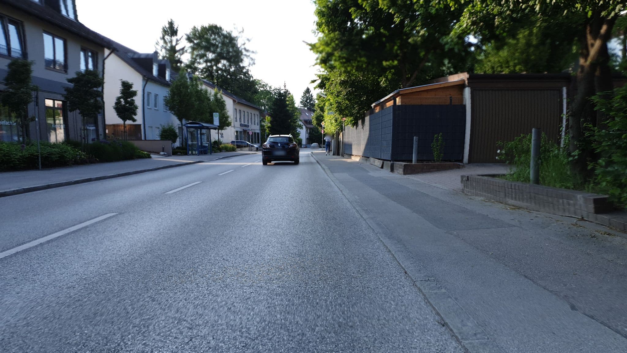 Street view near Hotel Lutter, Karlsfeld — © bezur (CC BY-SA · Mapillary)