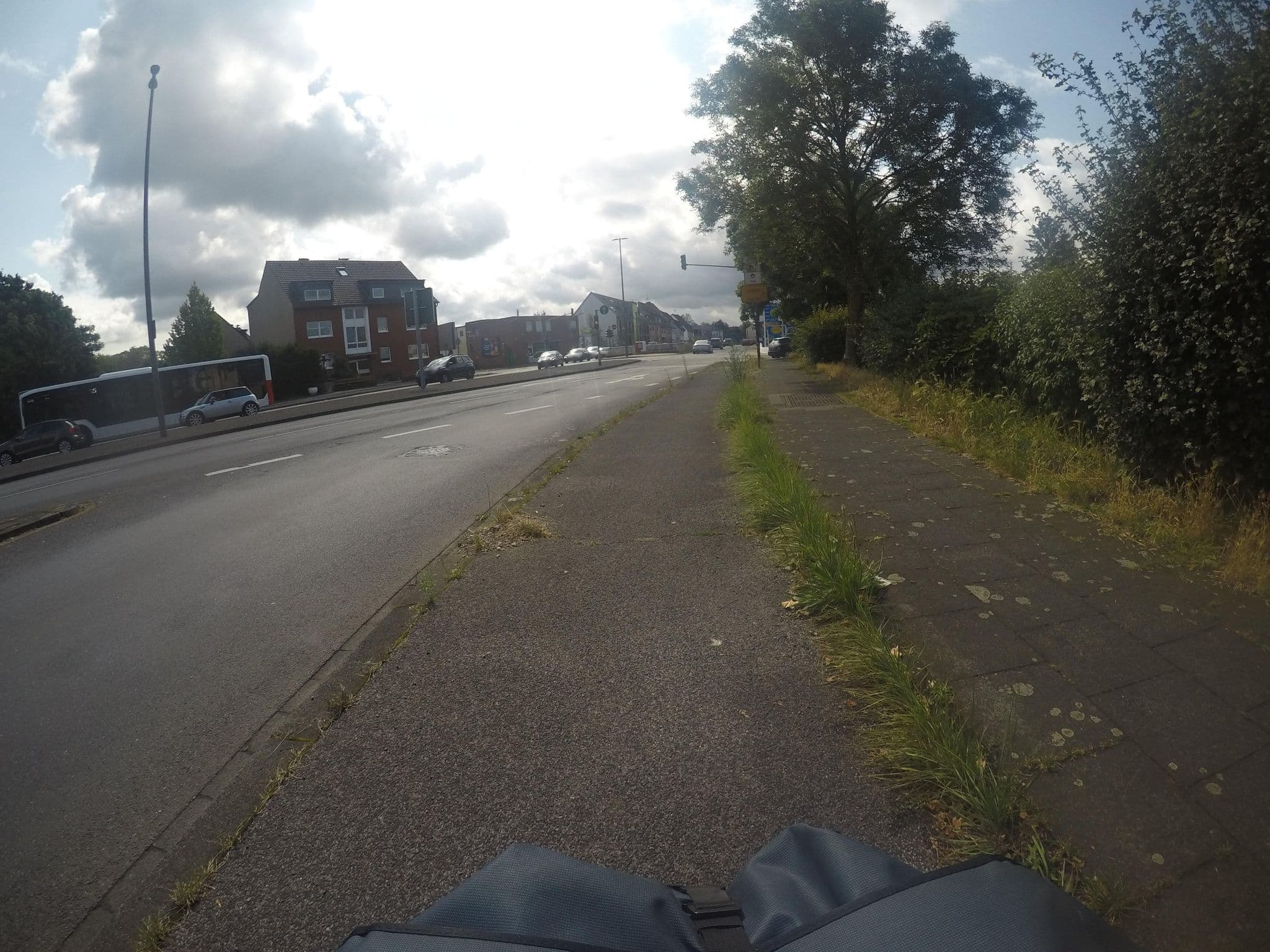 Street view near Hotel Bauernschänke, Ossendorf — © mfa (CC BY-SA · Mapillary)