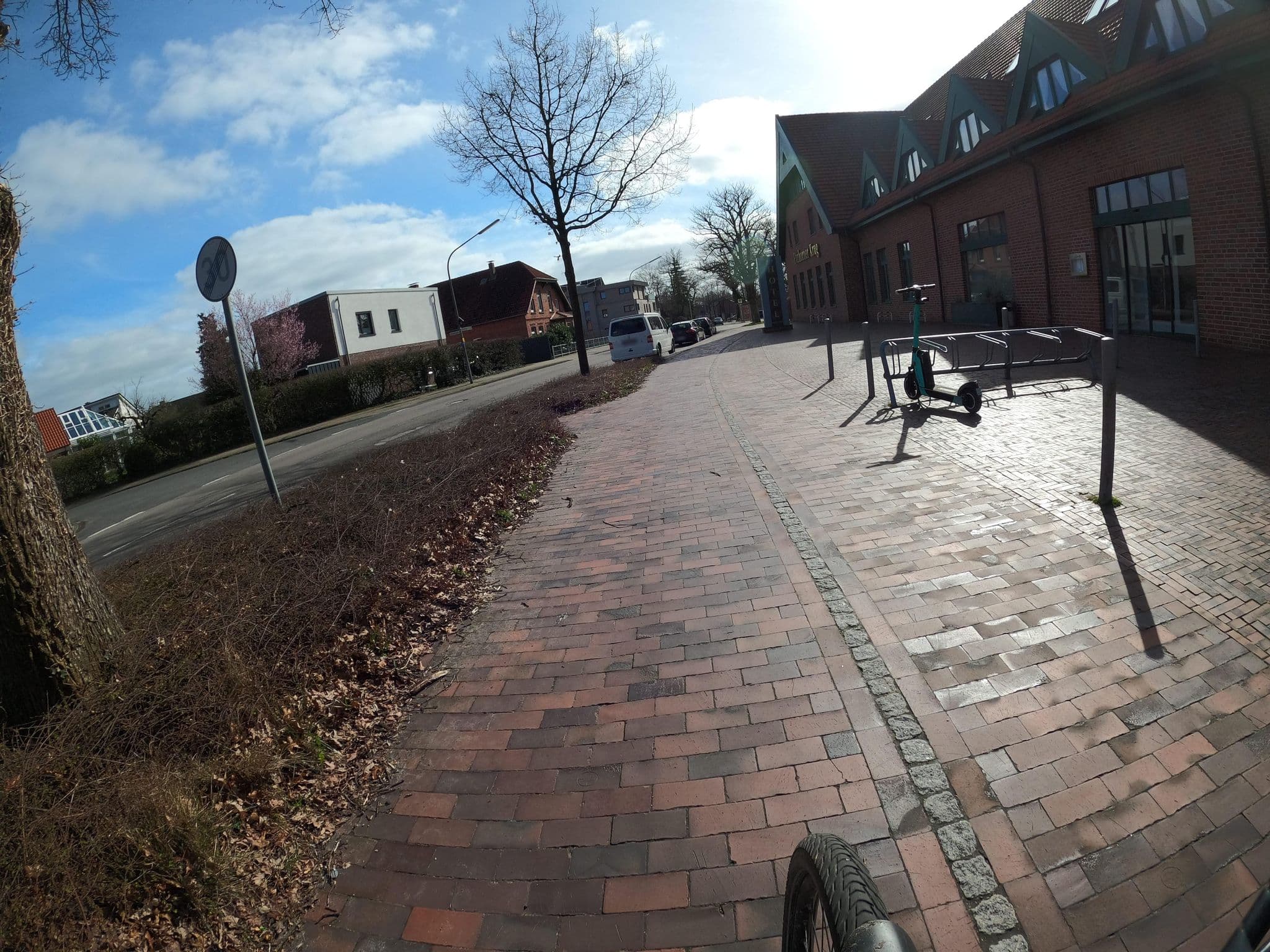 Street view near Etzhorner Krug, Oldenburg — © VIA_KK (CC BY-SA · Mapillary)